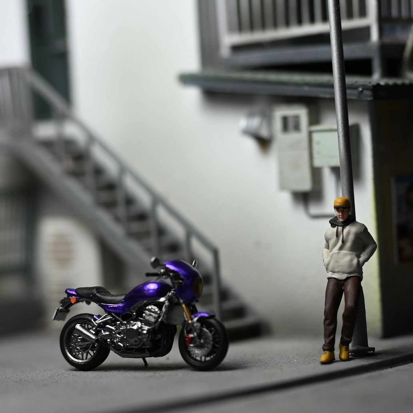 EHC Model Diorama 1/64 Pose Man and Motorcycle Kawasaki Z900rs Characters Series