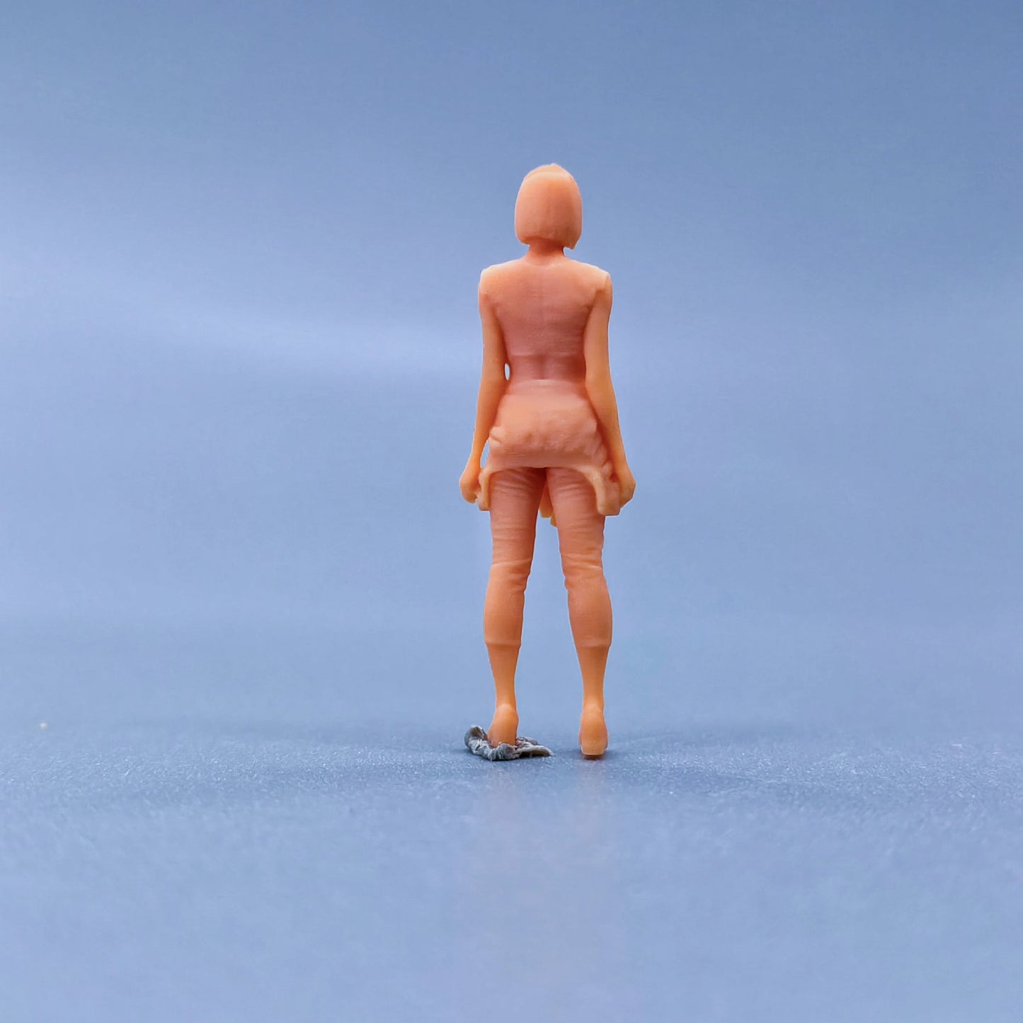 1/64 1/43 Figurines Scale Model Resin Short Hair Trend Girl Uncolored Miniatures Diorama Hand-painted L219
