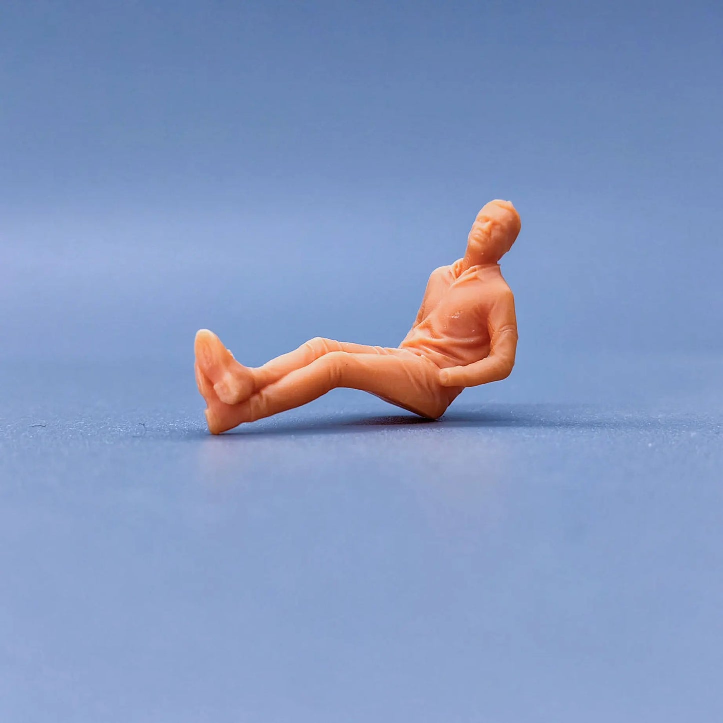 1/64 1/43 Scale Model Resin Flat Seated MaleUncolored Miniature Diorama Hand-painted S525