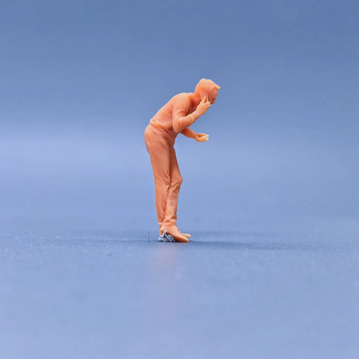 1/64 1/43 Scale Model Resin A Man Who Sits and Talks with His HandsUncolored Miniature Diorama Hand-painted S601