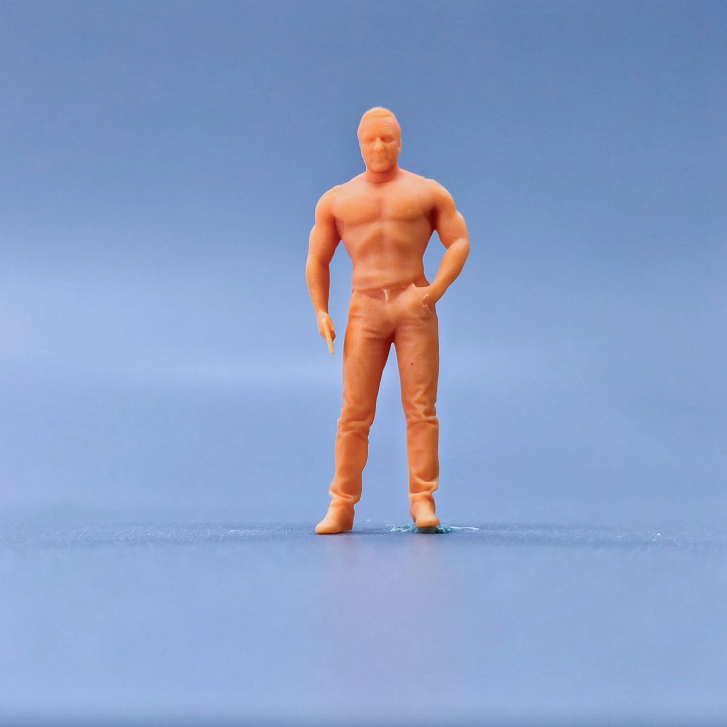 1/64 1/43 Figurines Scale Model Resin A Muscular Man Holding A Pistol Uncolored Miniatures Diorama Hand-painted L111