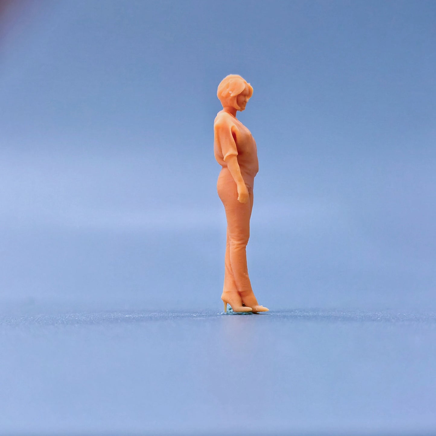 1/64 1/43 Figurines Scale Model Resin Short Haired Beauty Uncolored Miniatures Diorama Hand-painted L105