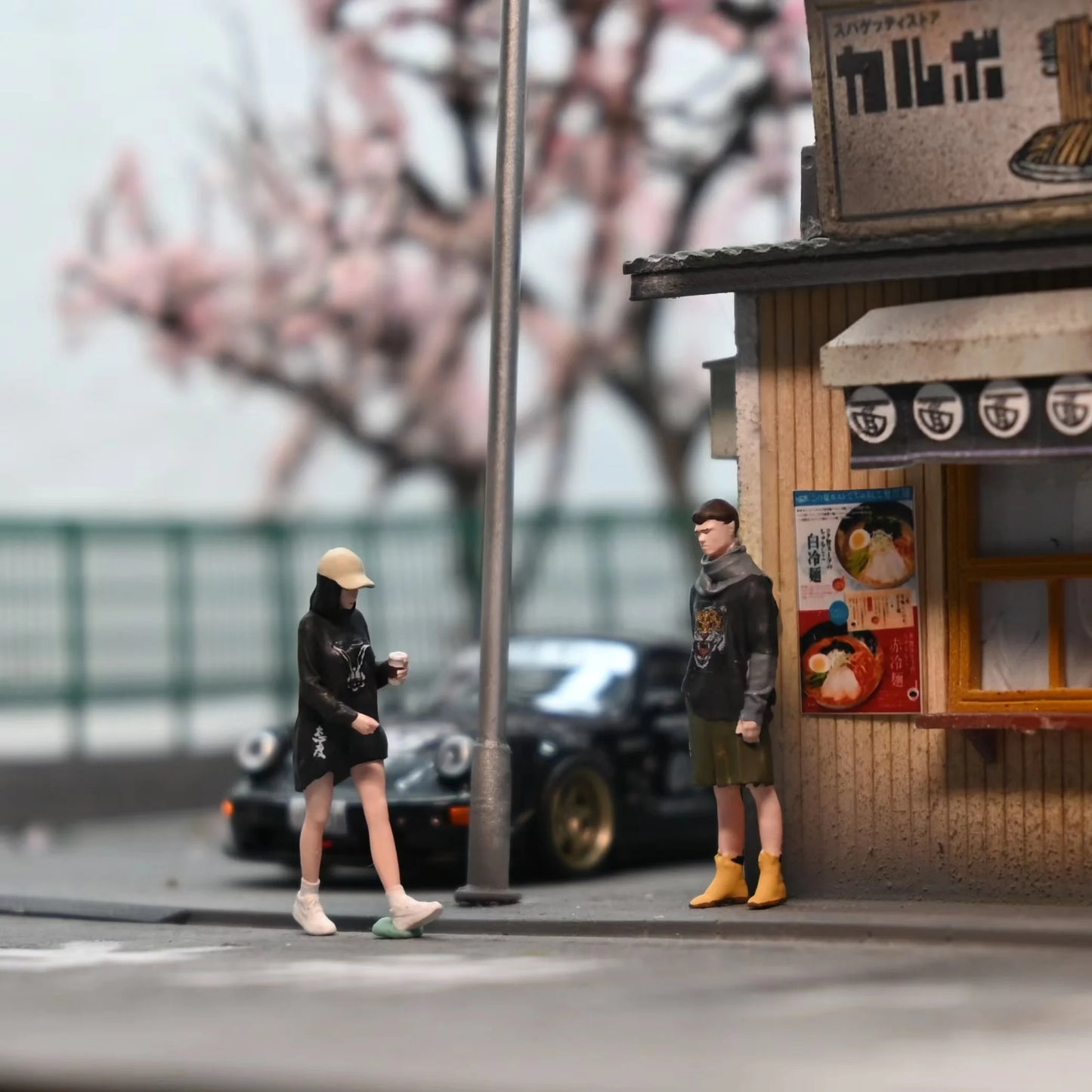 EHC Model 1:64 Scale Figures Waiting Man and Walking Girl Model Dioramas Diecast Miniature Collection