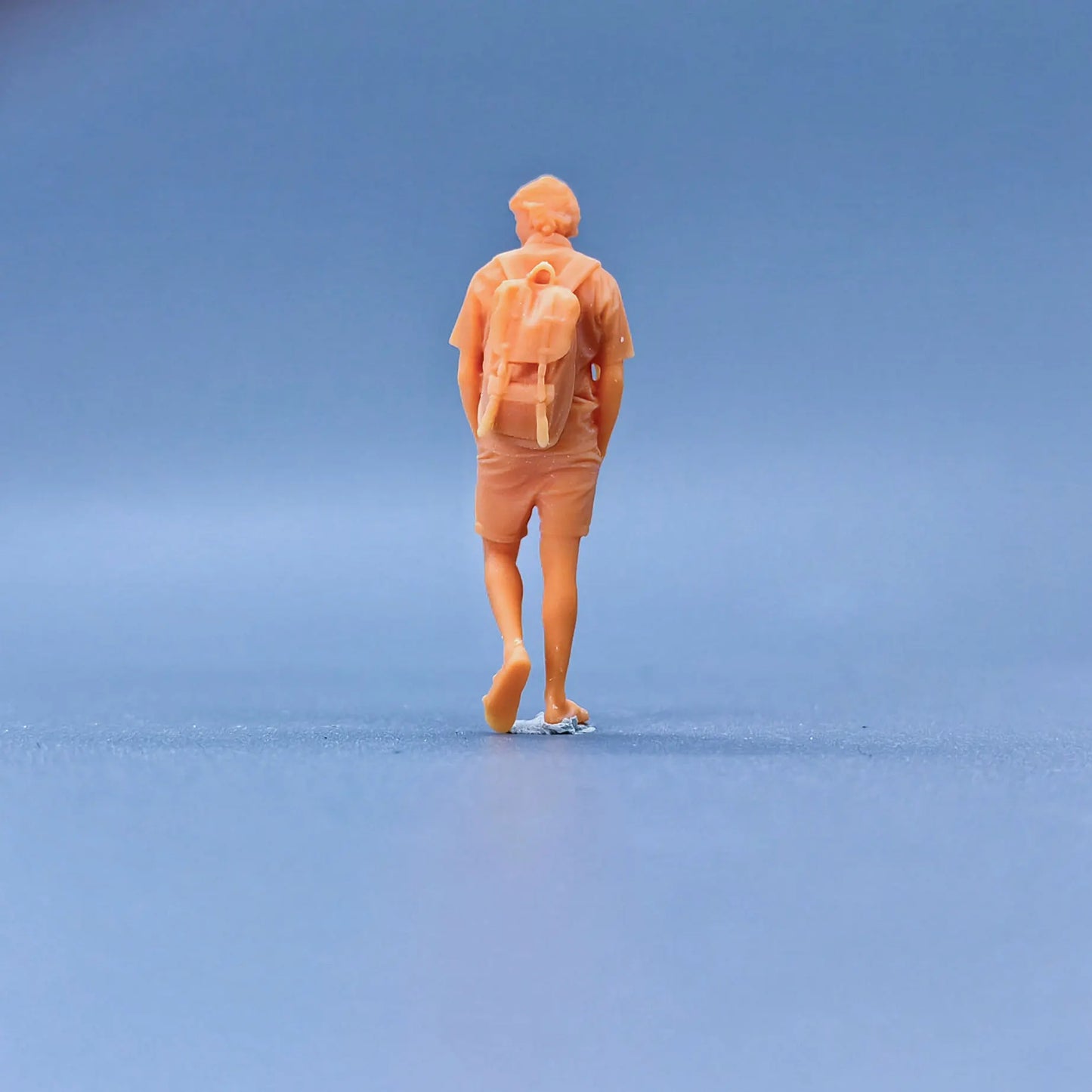 1/64 1/43 Scale Model ResinSlippers Backpack Walking Man Uncolored Miniature Diorama Hand-painted S736