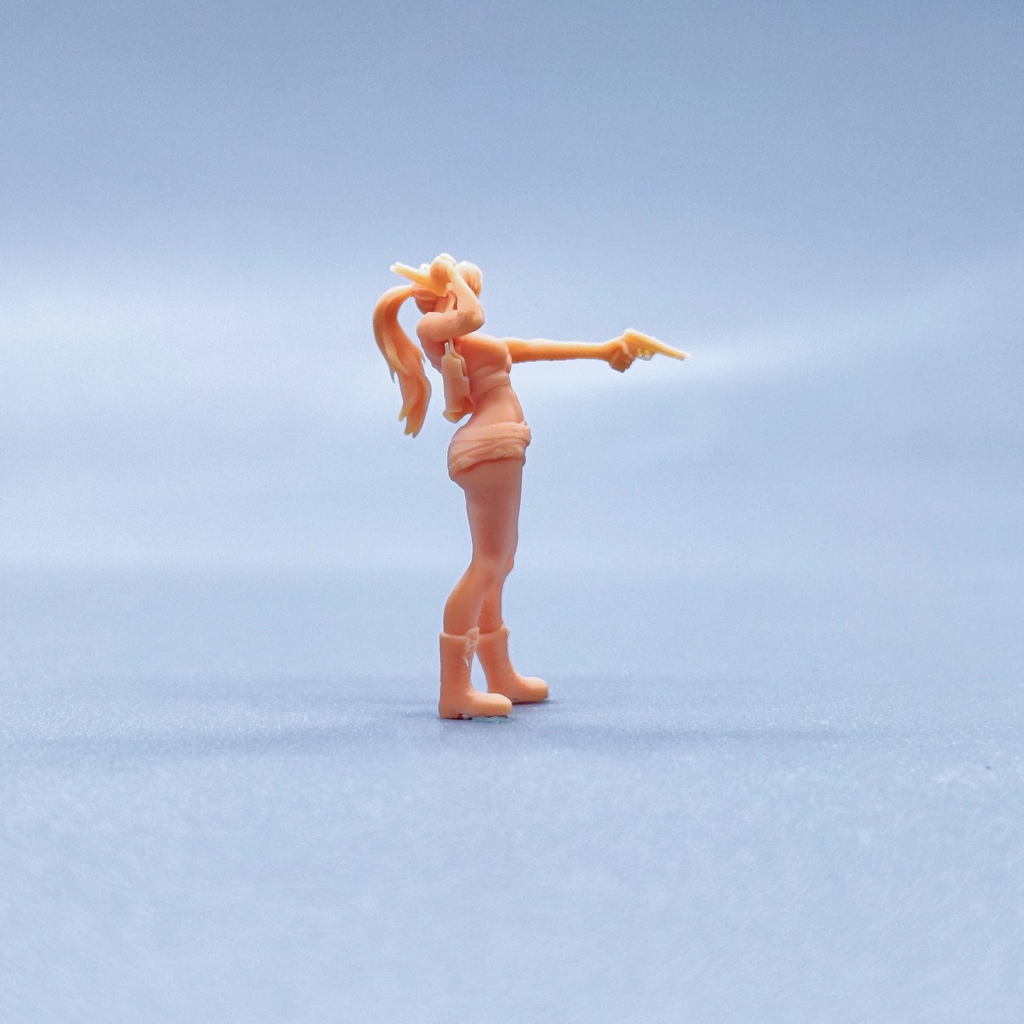 1/64 1/43 Figurines Scale Model Resin Standing Posture Two Gun Ponytail Woman Uncolored Miniatures Diorama Hand-painted V706
