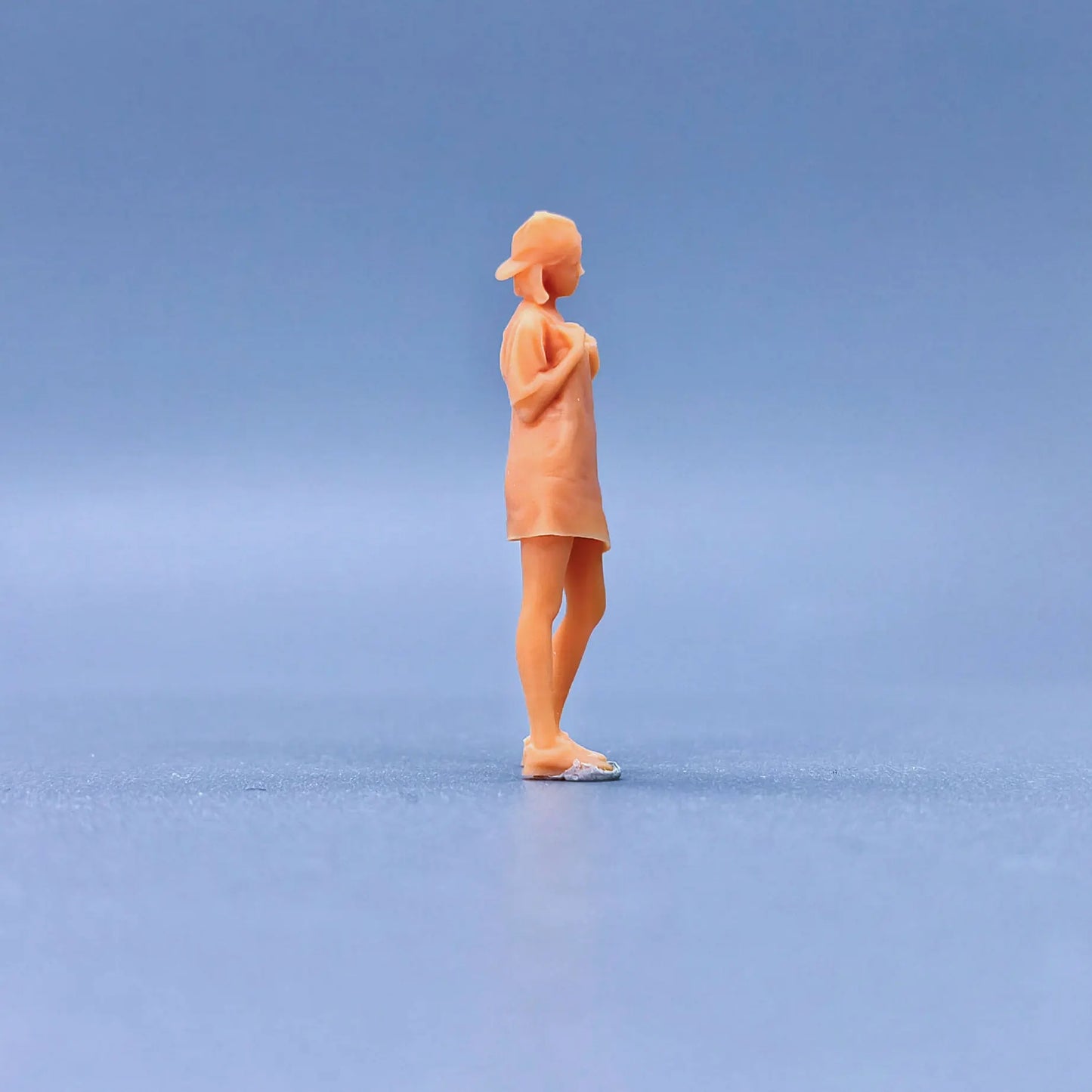 1/64 1/43 Scale Model ResinGirls with One-piece Skirt and Reverse HatUncolored Miniature Diorama Hand-painted S513