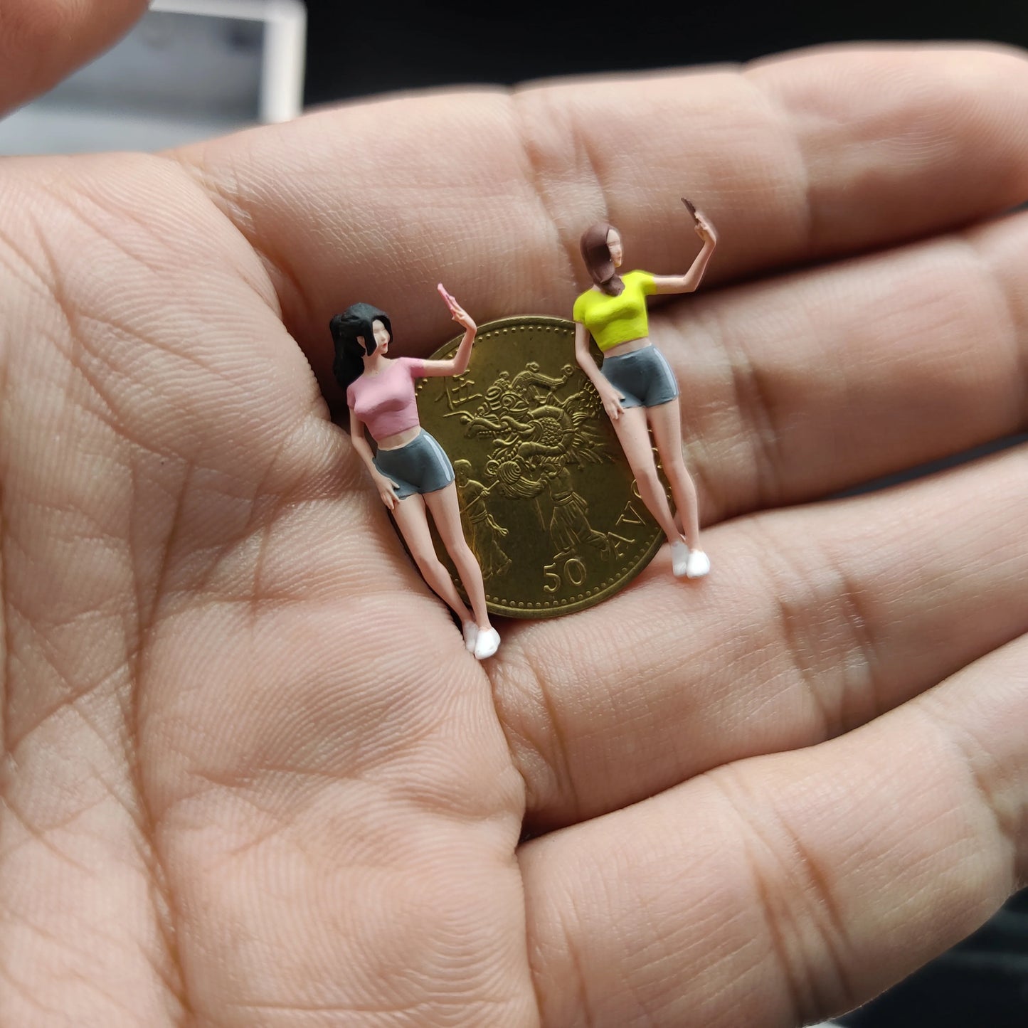 WT Minifactory 1:64 Scale Figures Self Portrait Female Realistic Characters Model Dioramas Diecast Miniature Collection