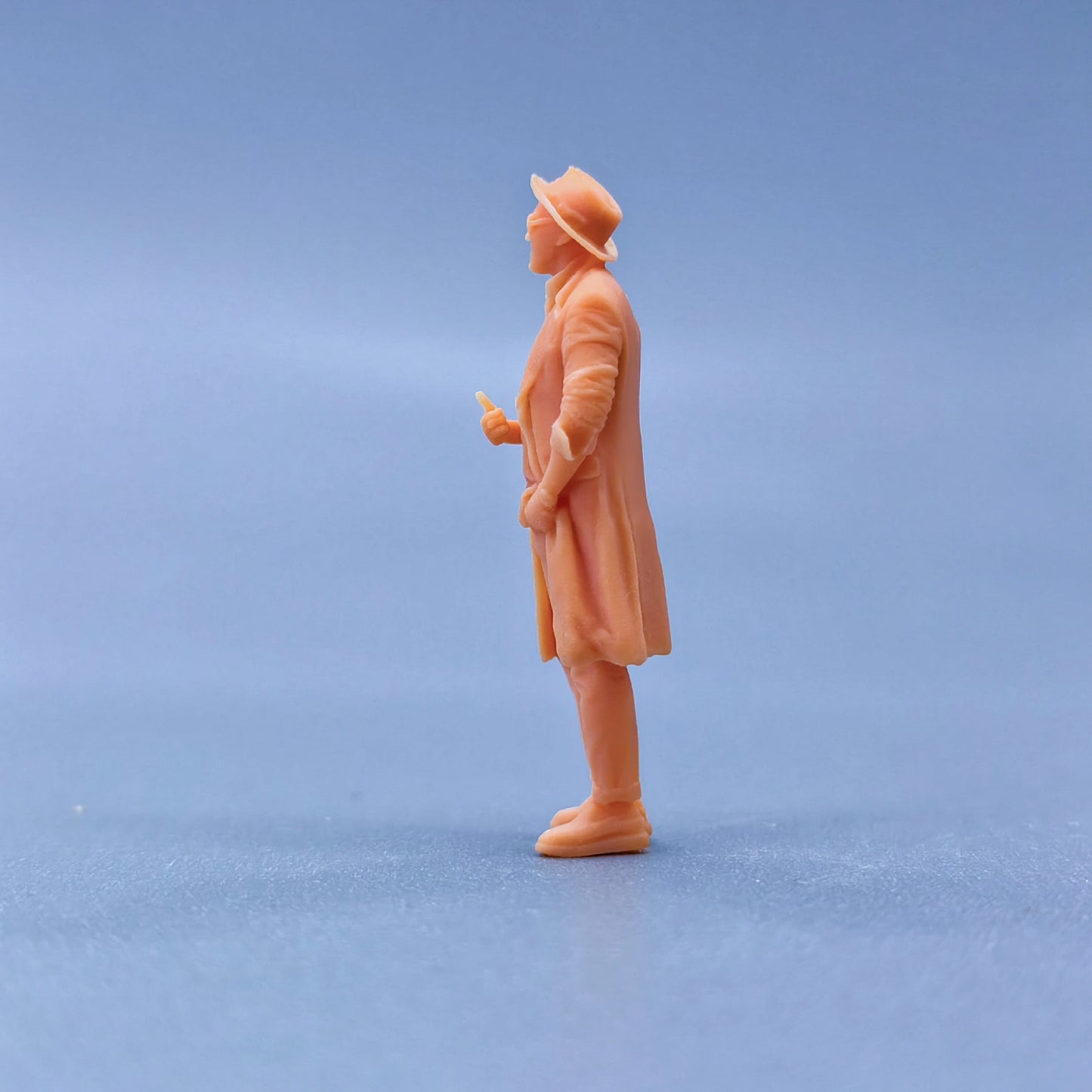 1/64 1/43 Figurines Scale Model Resin Uncle Wearing A Hat and Coat Uncolored Miniatures Diorama Hand-painted L220