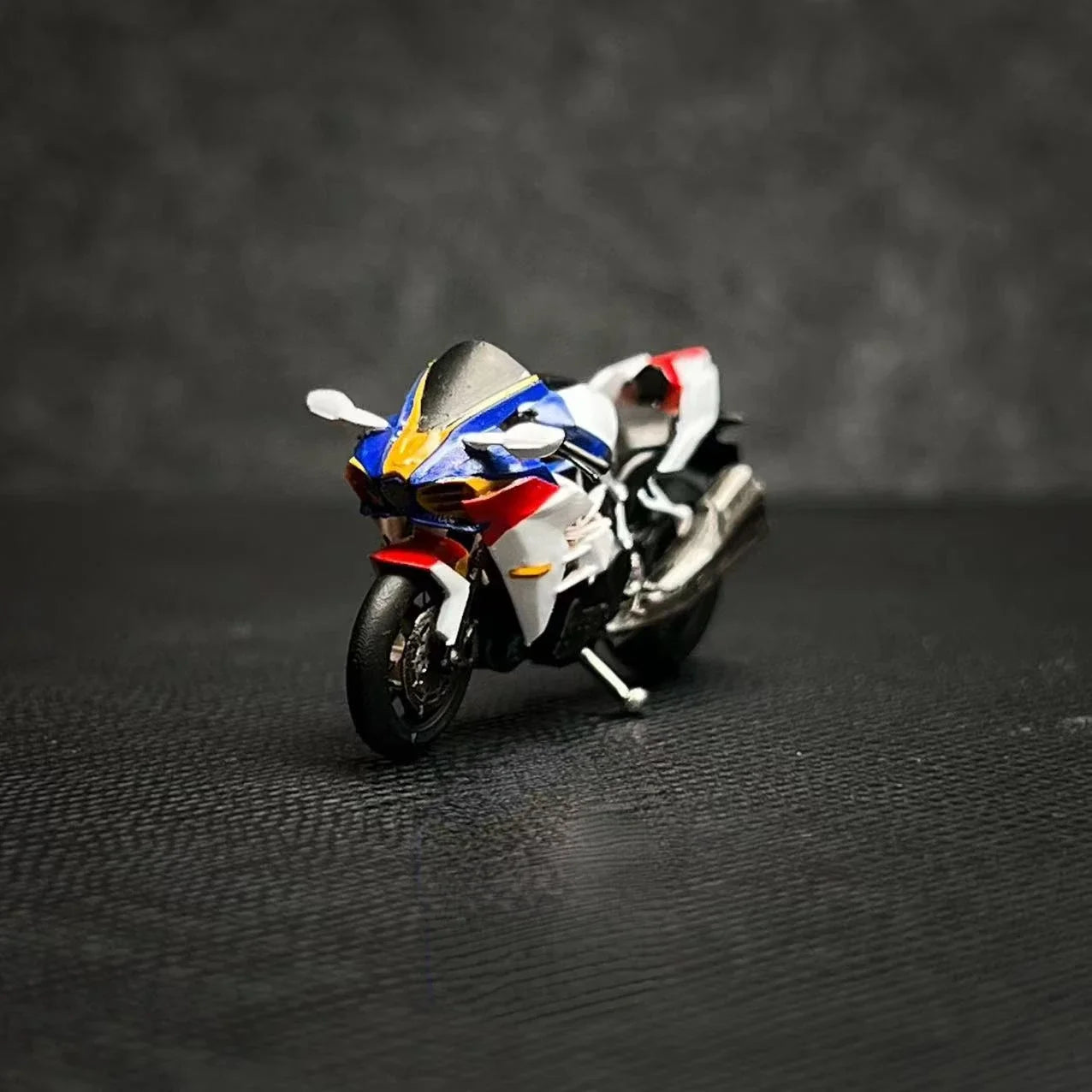 LP.Mini World Diorama 1/64 Scale Figurines Model moto Collection Miniature Hand-painted