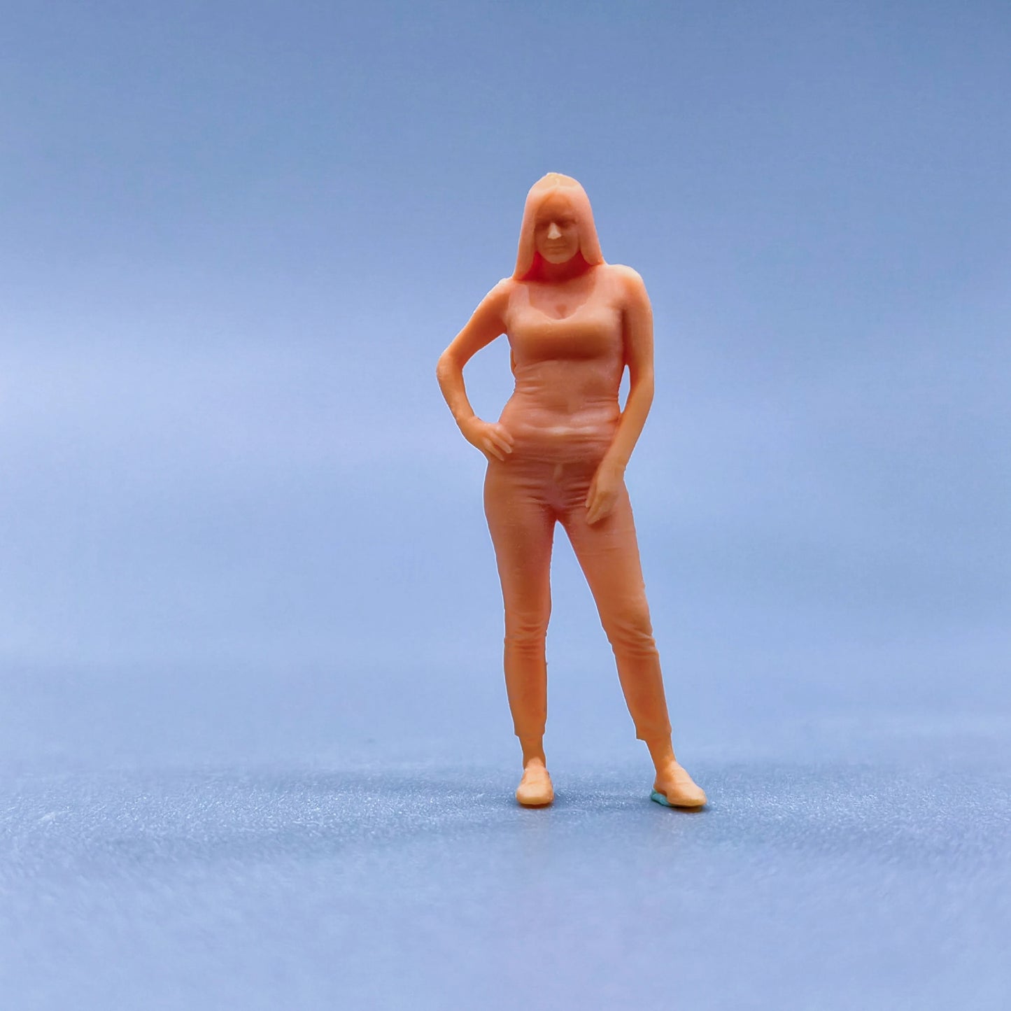 1/64 1/43 Figurines Scale Model Resin Women with Long Hair and Waist Insertion Uncolored Miniatures Diorama Hand-painted L236