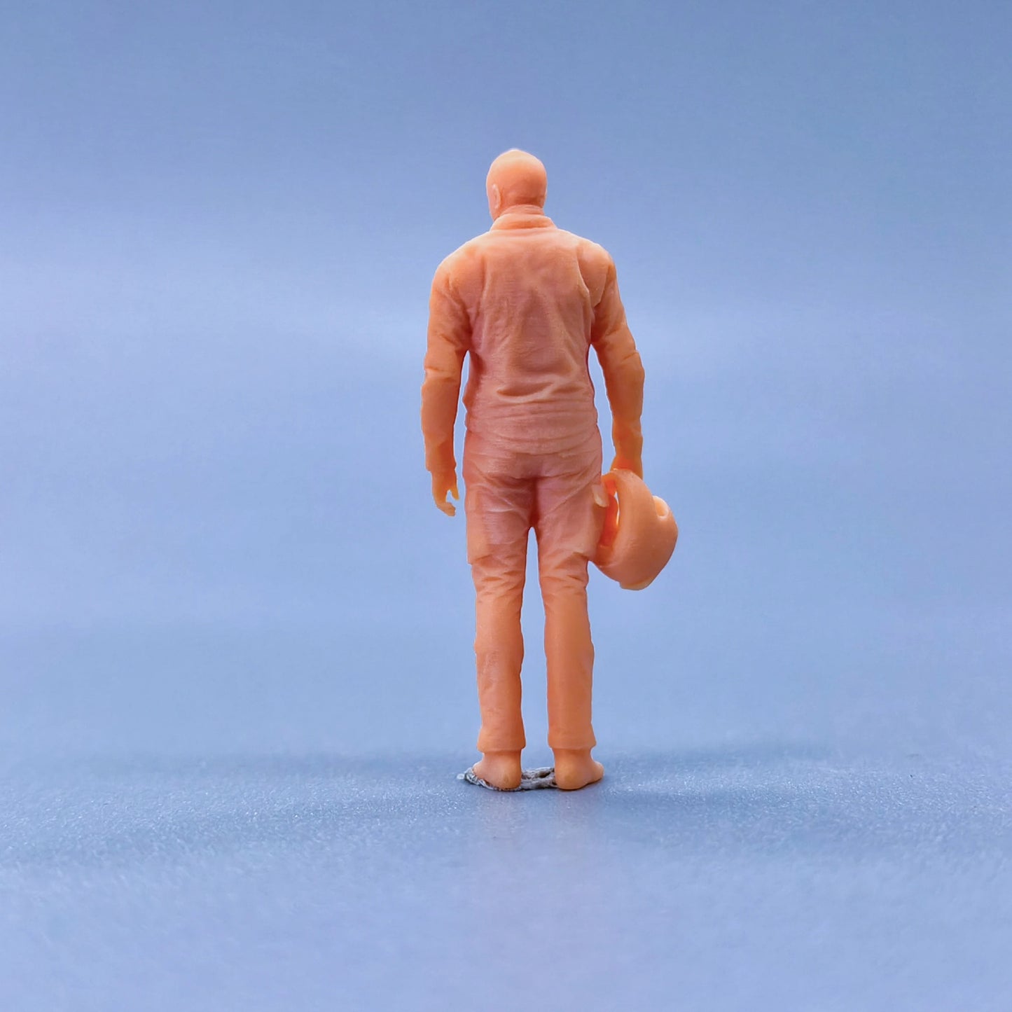 1/64 1/43 Figurines Scale Model Resin Male Driver Standing with Helmet In Hand Uncolored Miniatures Diorama Hand-painted L210