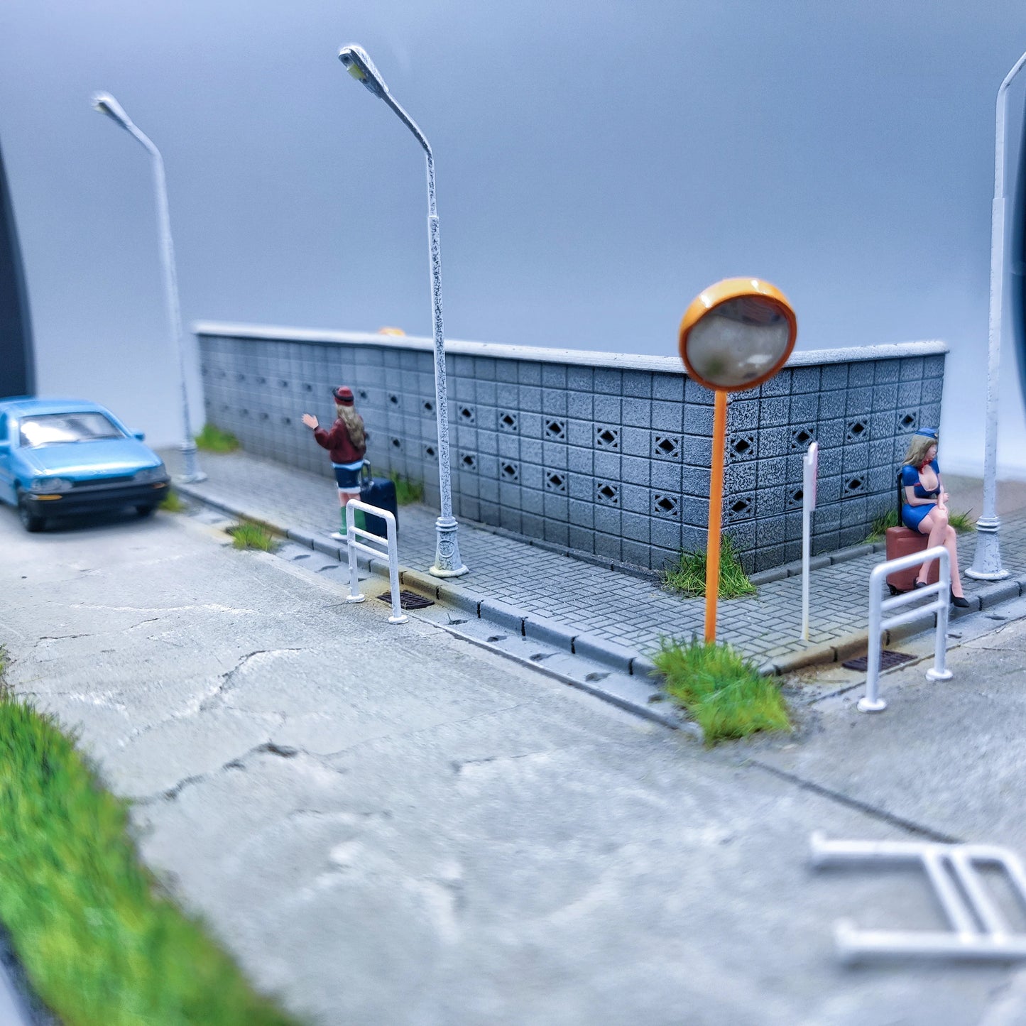 WT Minifactory 1:64 Scale Figures Luggage Girl Duo Model Dioramas Diecast Miniature Collection