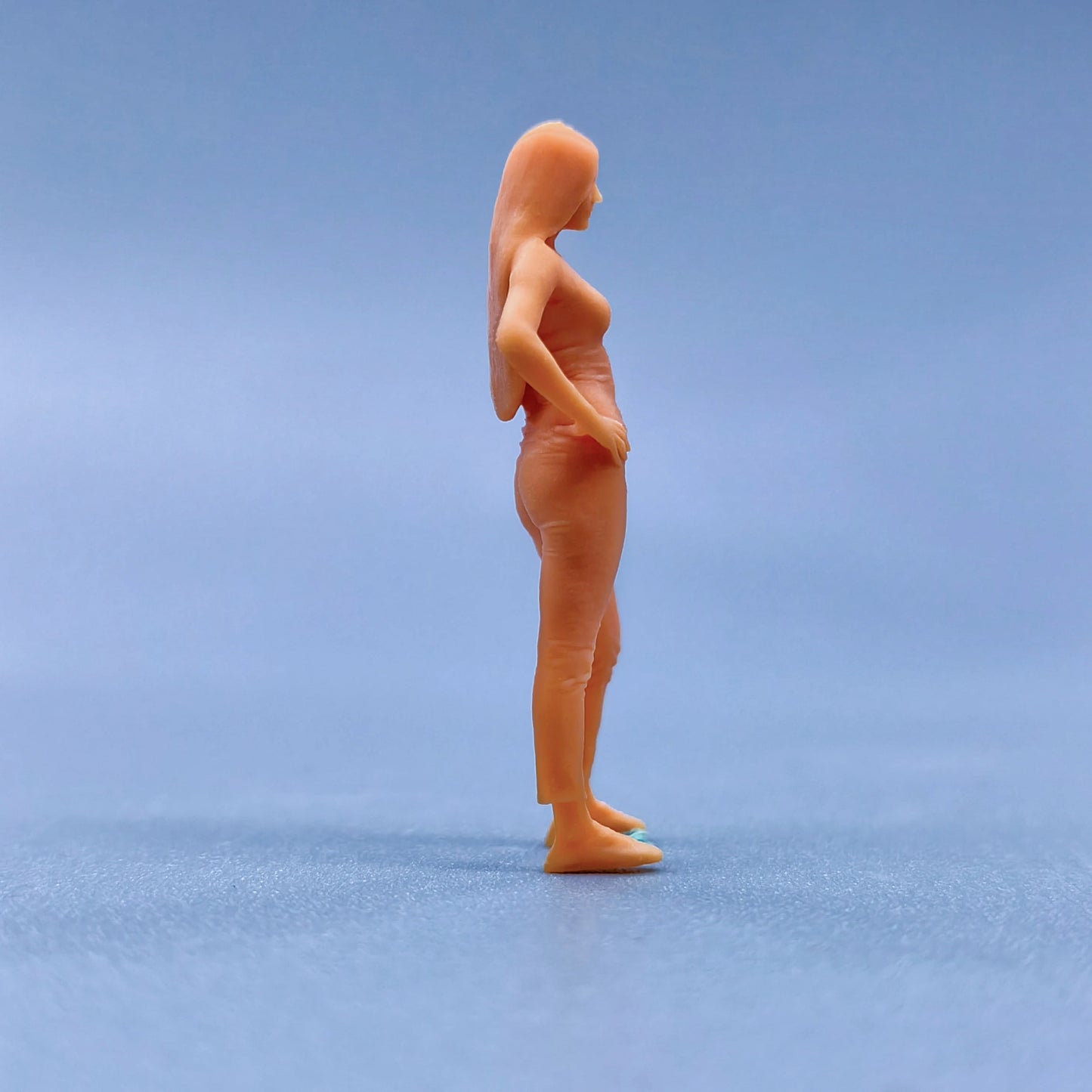 1/64 1/43 Figurines Scale Model Resin Women with Long Hair and Waist Insertion Uncolored Miniatures Diorama Hand-painted L236