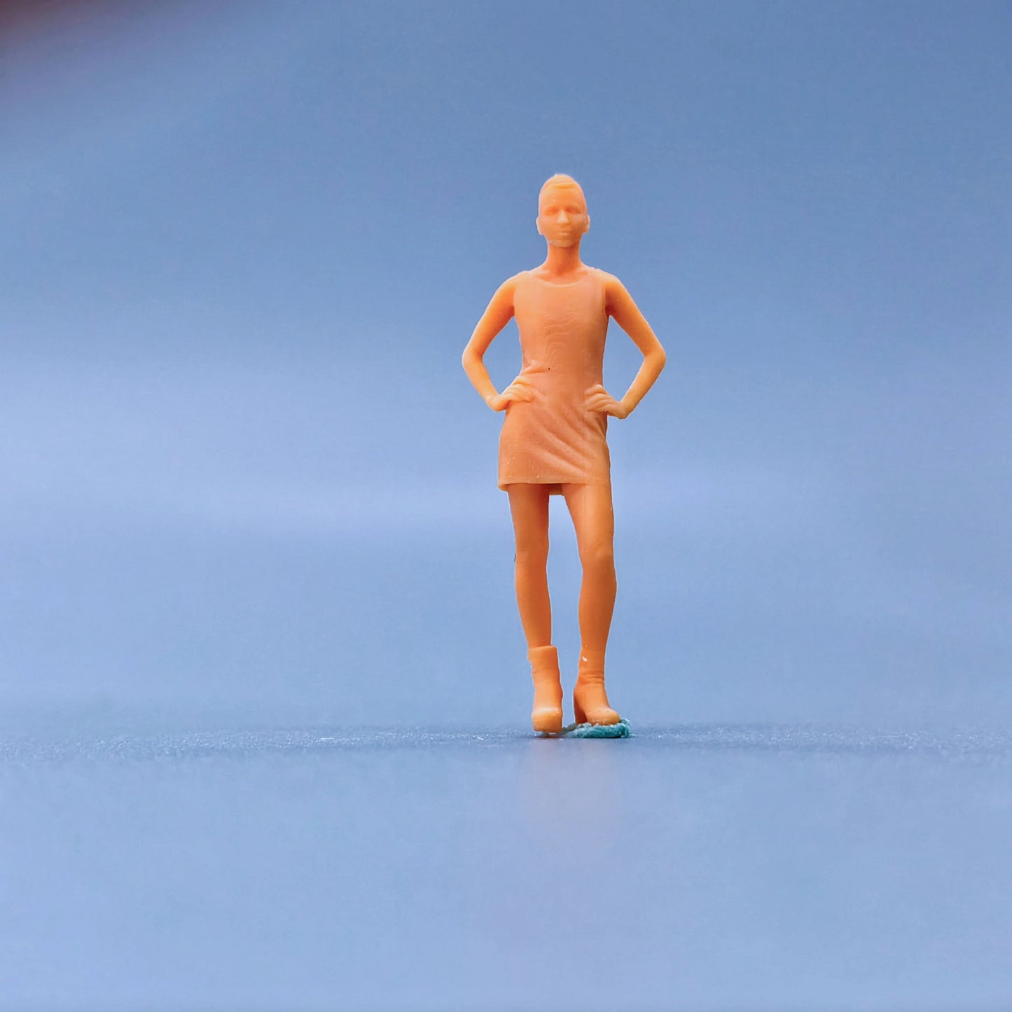 1/64 1/43 Figurines Scale Model Resin Short Skirt Girl Uncolored Miniatures Diorama Hand-painted L108