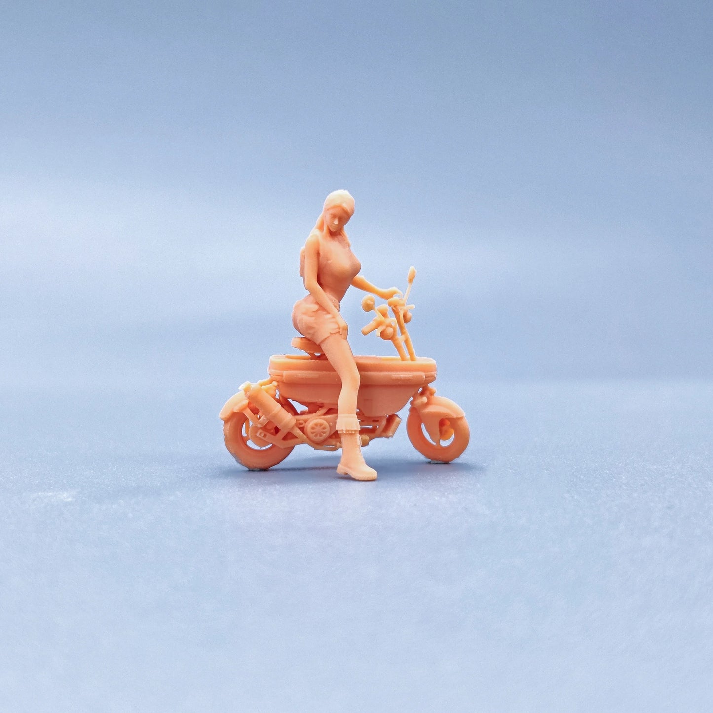 1/64 1/43 Figurines Scale Model Resin Motorcycle Backpack Female Bench Car Uncolored Miniatures Diorama Hand-painted V533