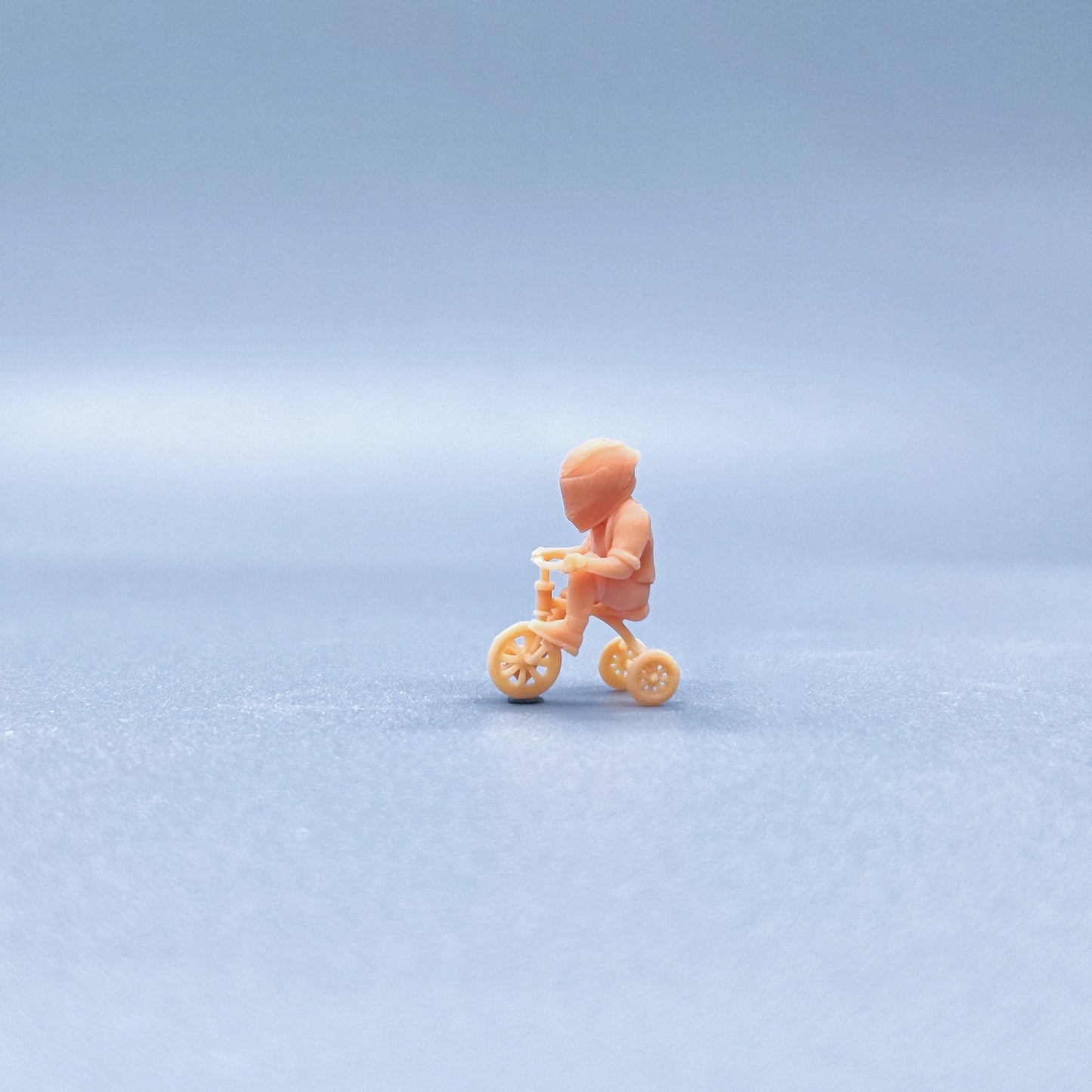 1/64 1/43 Figurines Scale Model Resin Helmeted Children Playing with Tricycles Uncolored Miniatures Diorama Hand-painted V716