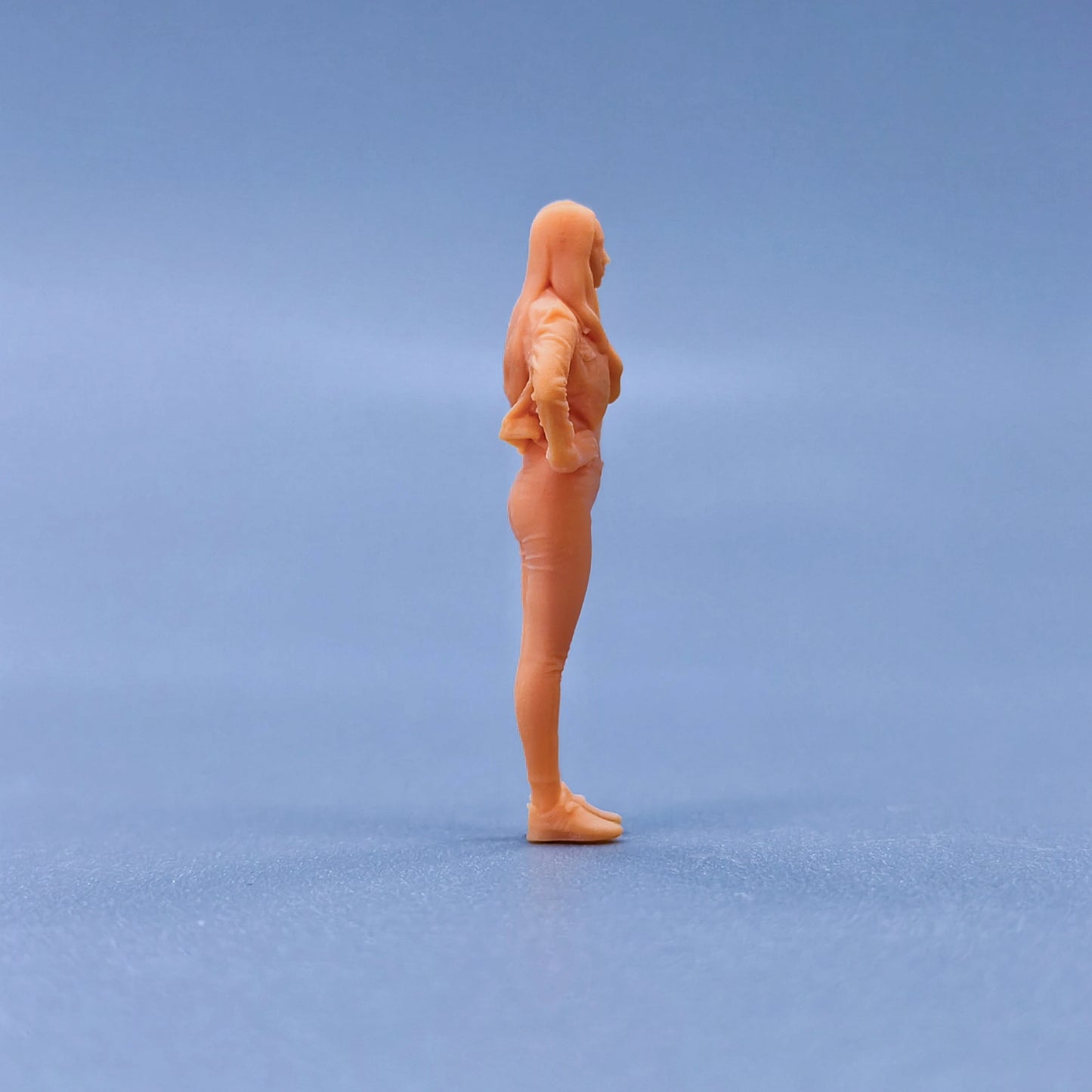 1/64 1/43 Figurines Scale Model Resin Long Hair, Left Hand Akimbo Female Uncolored Miniatures Diorama Hand-painted L208