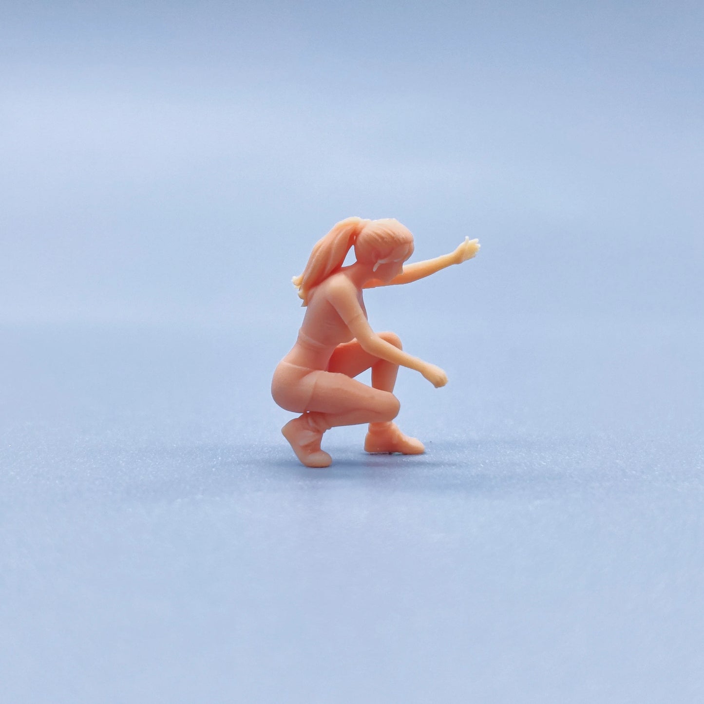 1/64 1/43 Figurines Scale Model Resin Get Down and Grab Something Girl Uncolored Miniatures Diorama Hand-painted V424