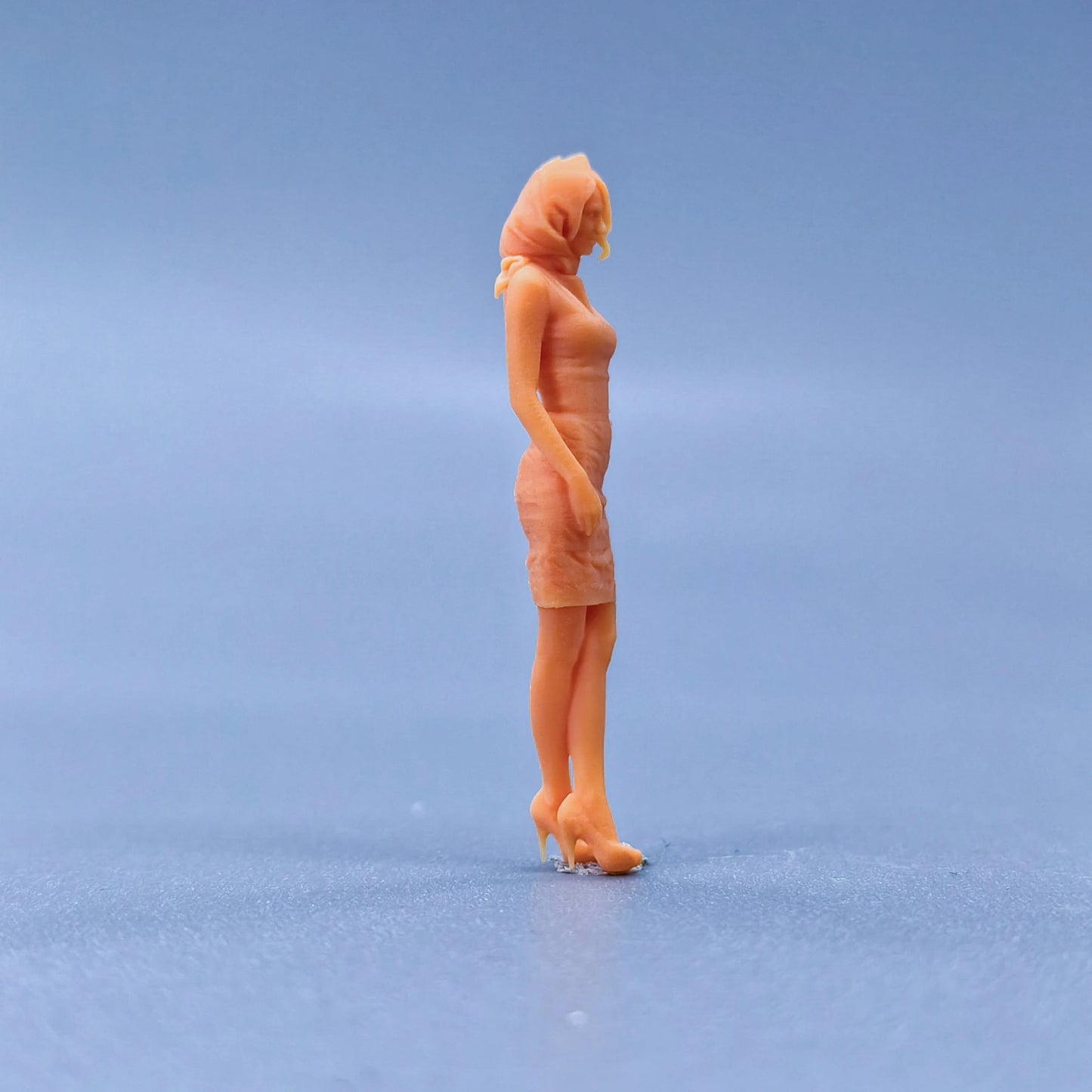 1/64 1/43 Figurines Scale Model Resin Women In Short Skirts Uncolored Miniatures Diorama Hand-painted L133