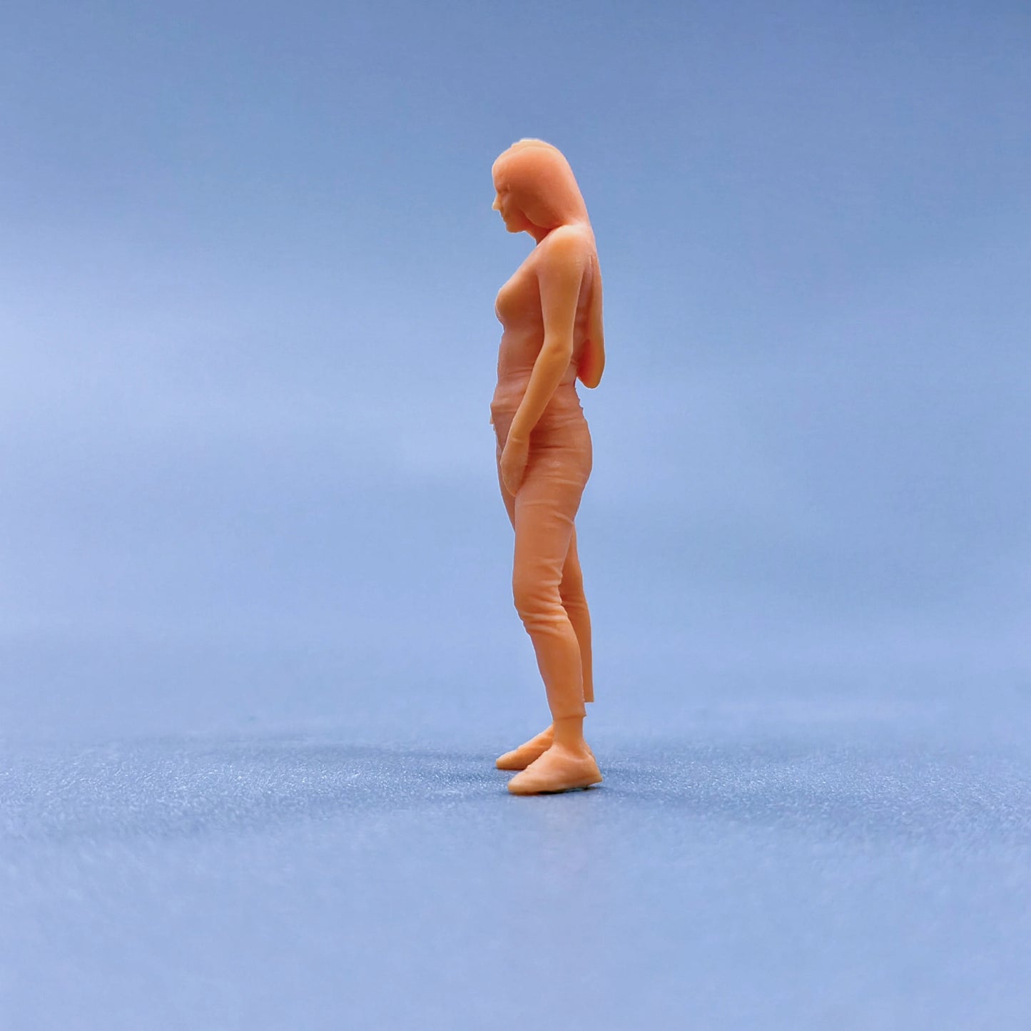 1/64 1/43 Figurines Scale Model Resin Women with Long Hair and Waist Insertion Uncolored Miniatures Diorama Hand-painted L236