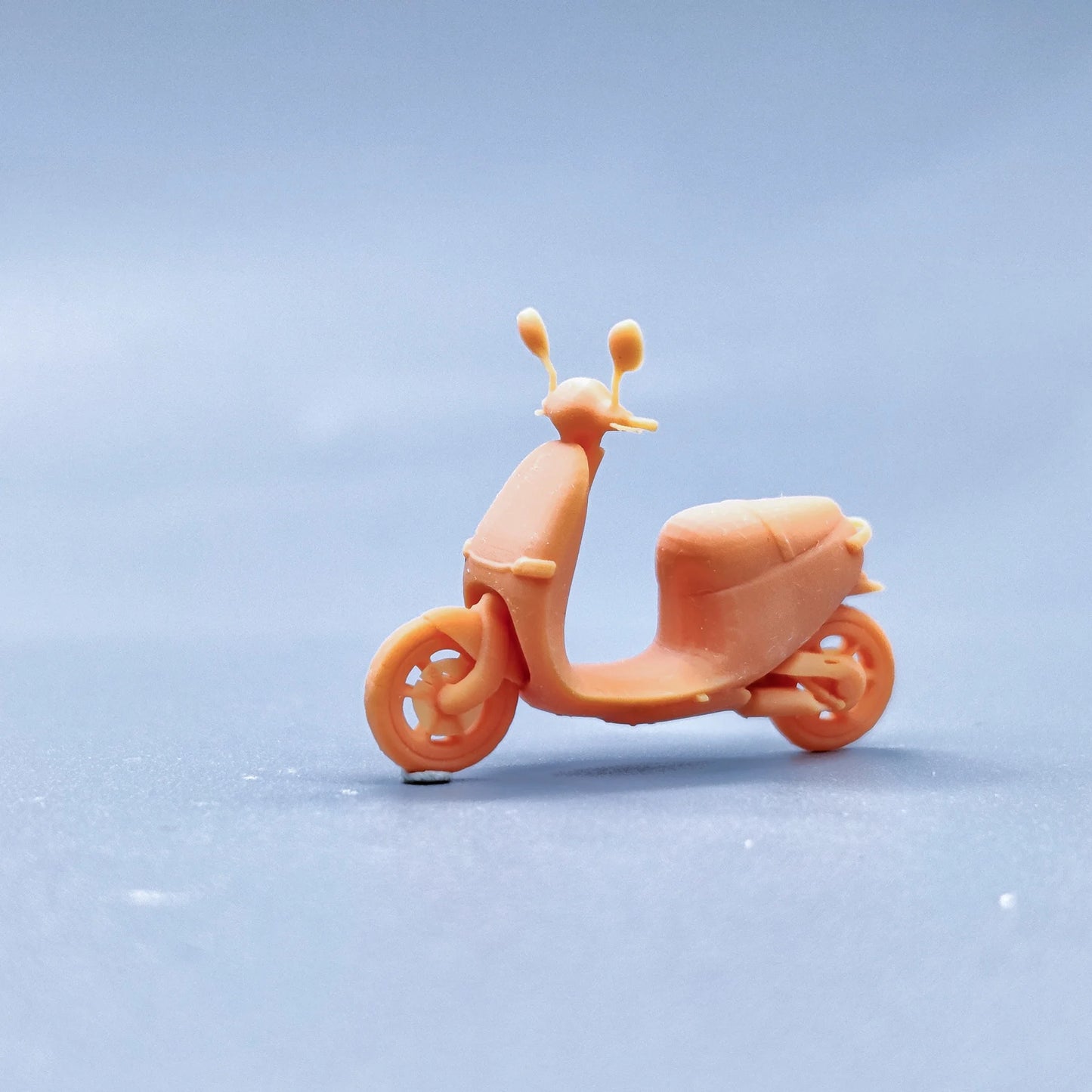 1/64 1/43 Figurines Scale Model Resin Boys Pushing Motorcycles and Trolleys Uncolored Miniatures Diorama Hand-painted S647 S648