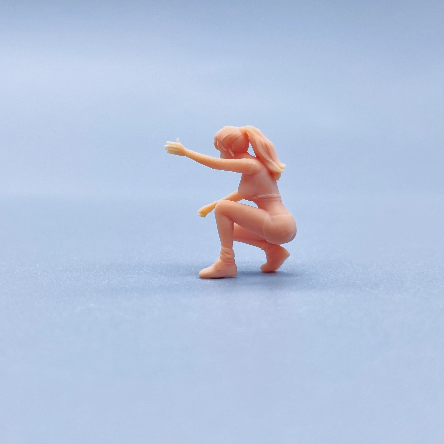 1/64 1/43 Figurines Scale Model Resin Get Down and Grab Something Girl Uncolored Miniatures Diorama Hand-painted V424