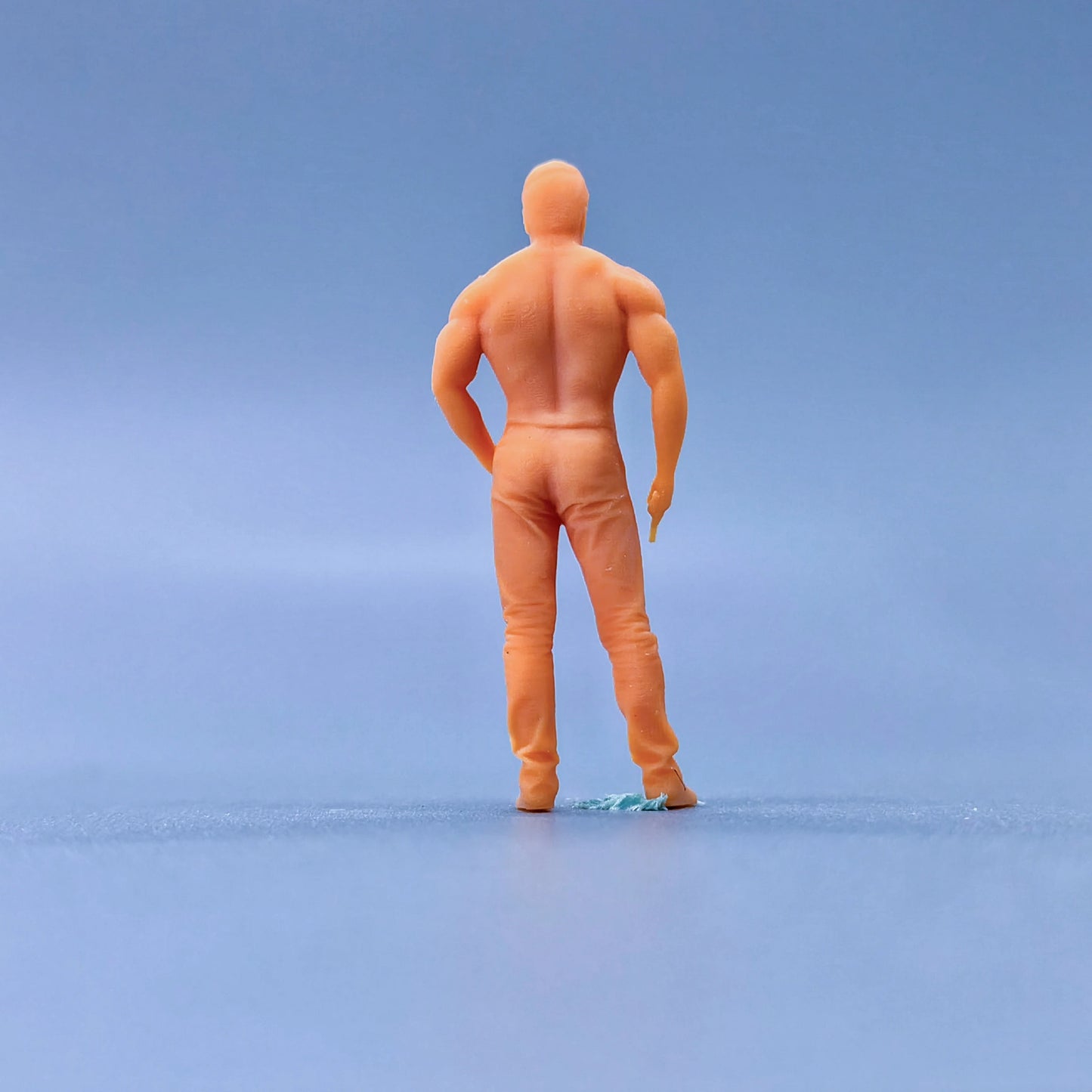 1/64 1/43 Figurines Scale Model Resin A Muscular Man Holding A Pistol Uncolored Miniatures Diorama Hand-painted L111