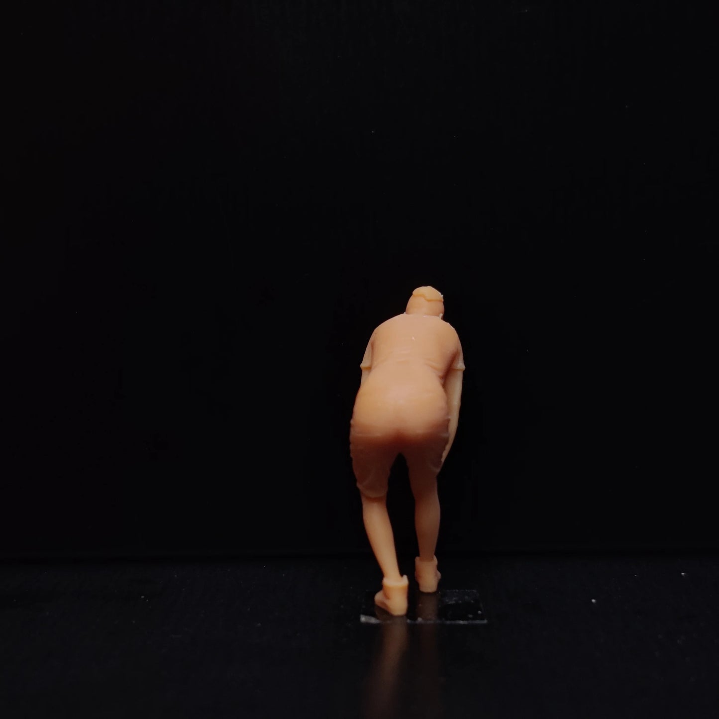 1/64 1/43 Scale Model Resin Bend Down To Check The ManUncolored Miniature Diorama Hand-painted T522