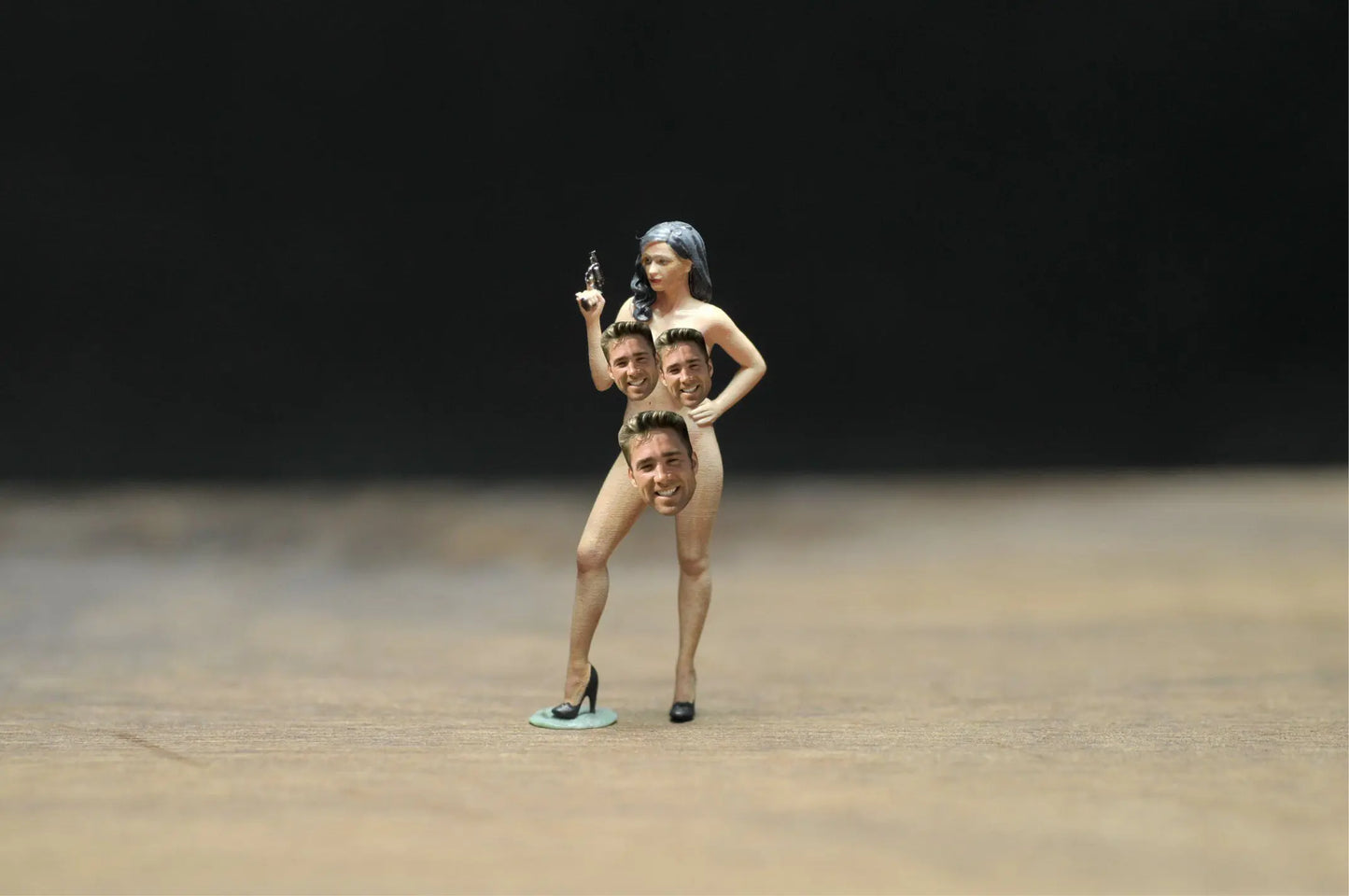 SZ Produced 1/64 diorama doll Sin City Eva Green series car model doll ornament