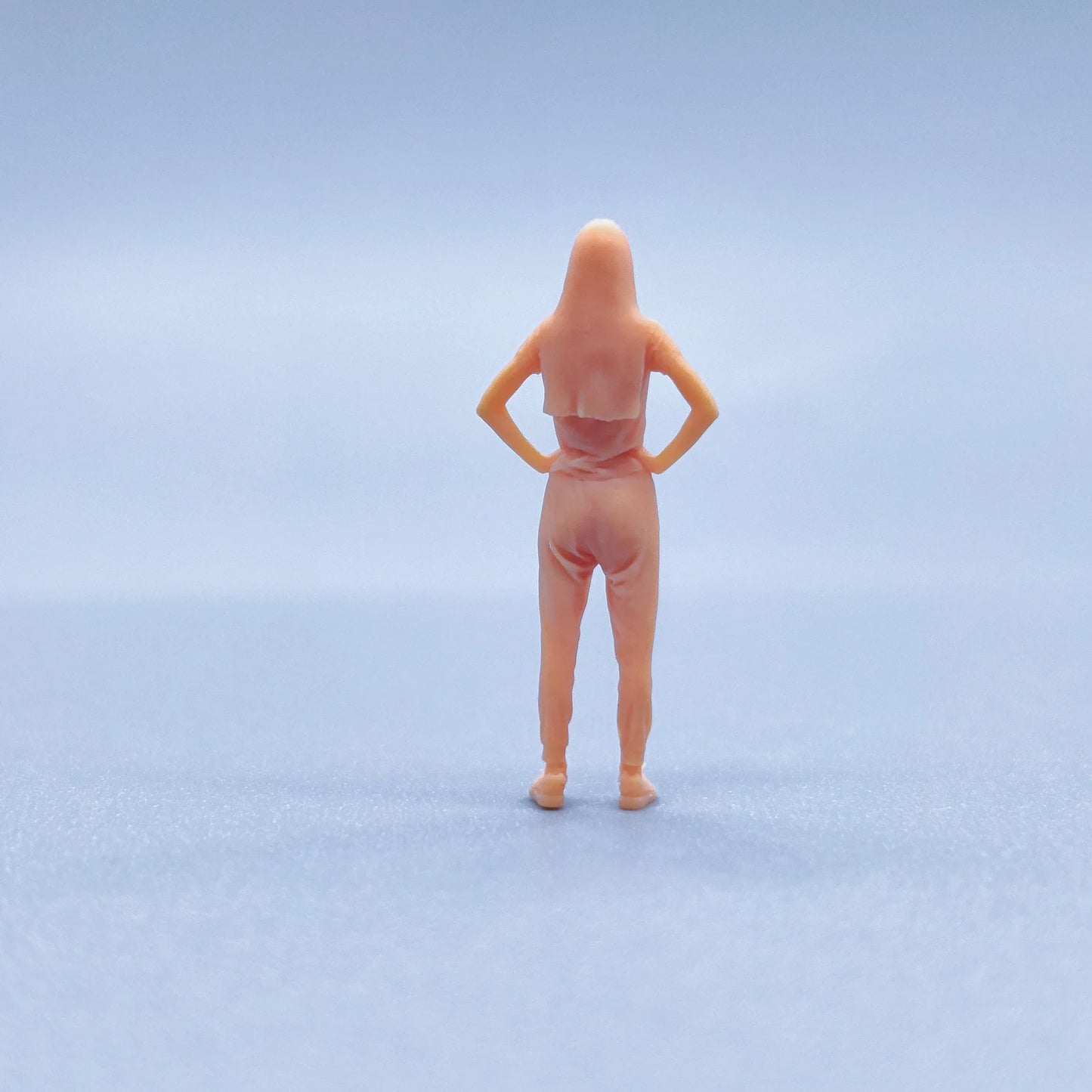 1/64 1/43 Figurines Scale Model Resin A woman standing in a polka dot nightgown Uncolored Miniatures Diorama Hand-painted V201