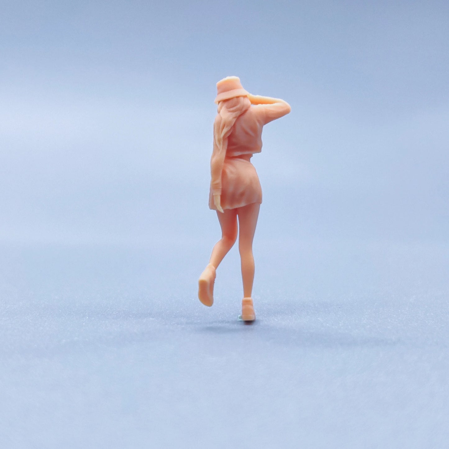 1/64 1/43 Figurines Scale Model Resin Fisherman's Hat Girl Uncolored Miniatures Diorama Hand-painted V422