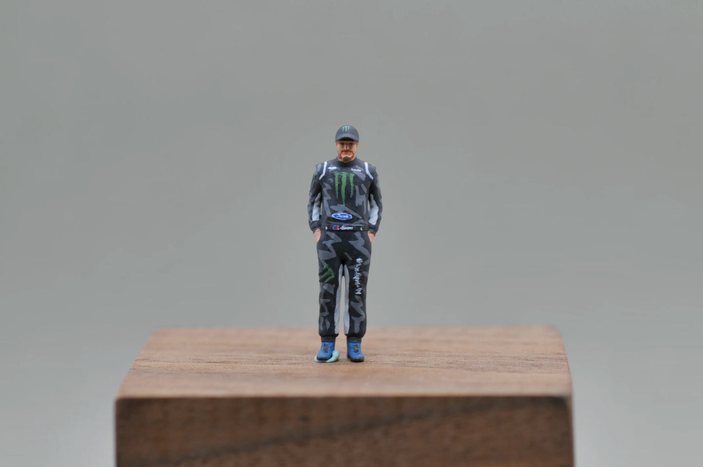 SZ Produced 1/64 diorama doll produced ken block series car model doll ornament