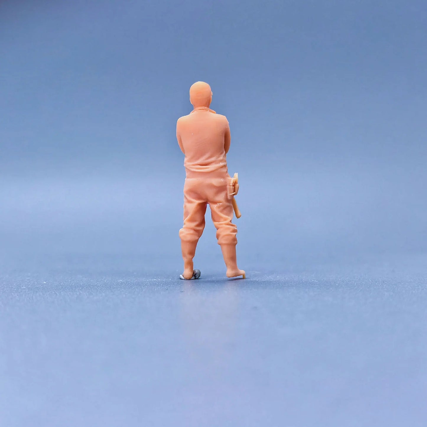 1/64 1/43 Scale Model Resin The Architectural Engineer Holds His Chest and WatchesUncolored Miniature Diorama Hand-painted S705