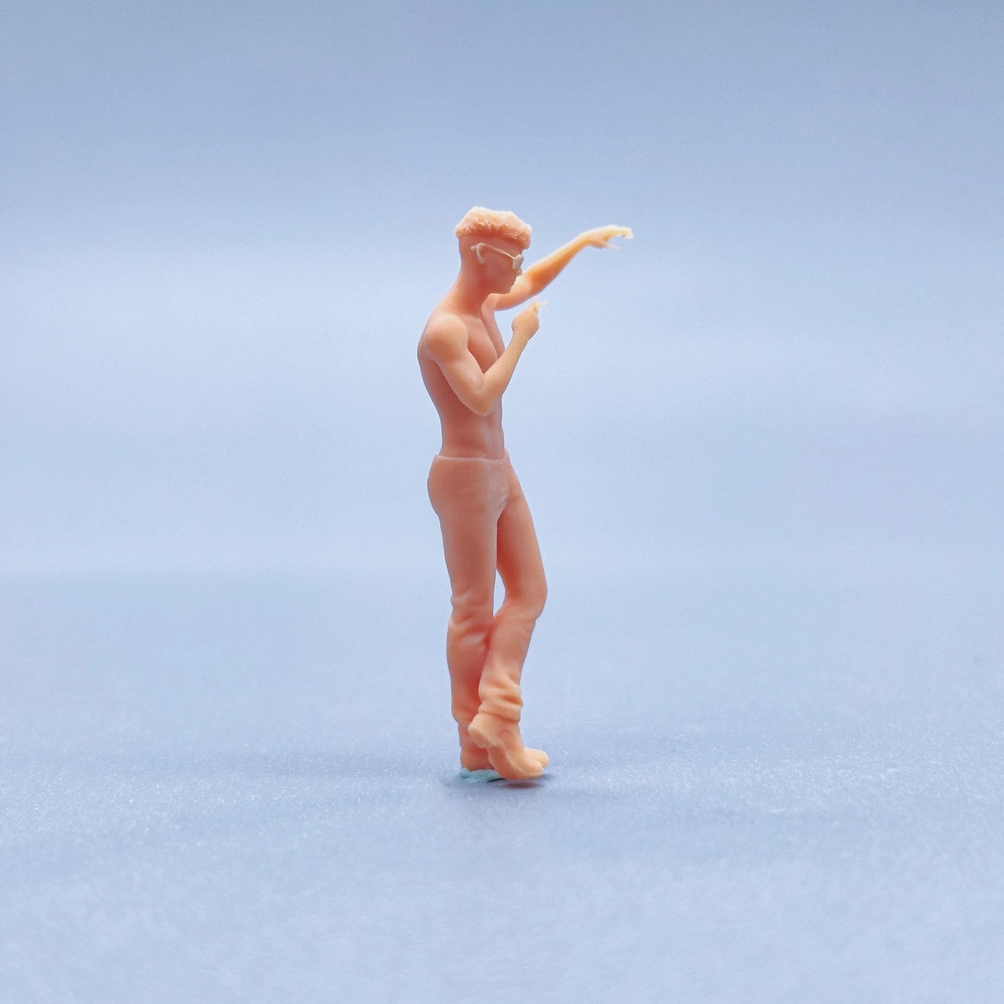 1/64 1/43 Figurines Scale Model Resin Smoking Naked Man Uncolored Miniatures Diorama Hand-painted V425