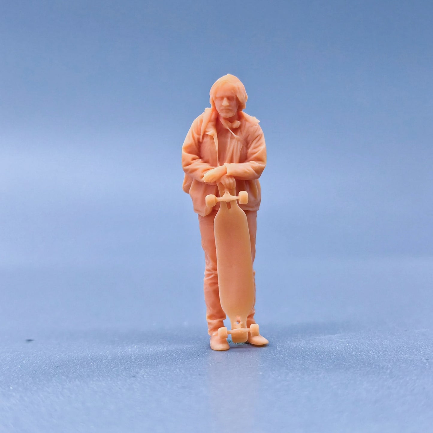 1/64 1/43 Figurines Scale Model Resin Uncle Plays Skateboarding in The Snow Uncolored Miniatures Diorama Hand-painted L309