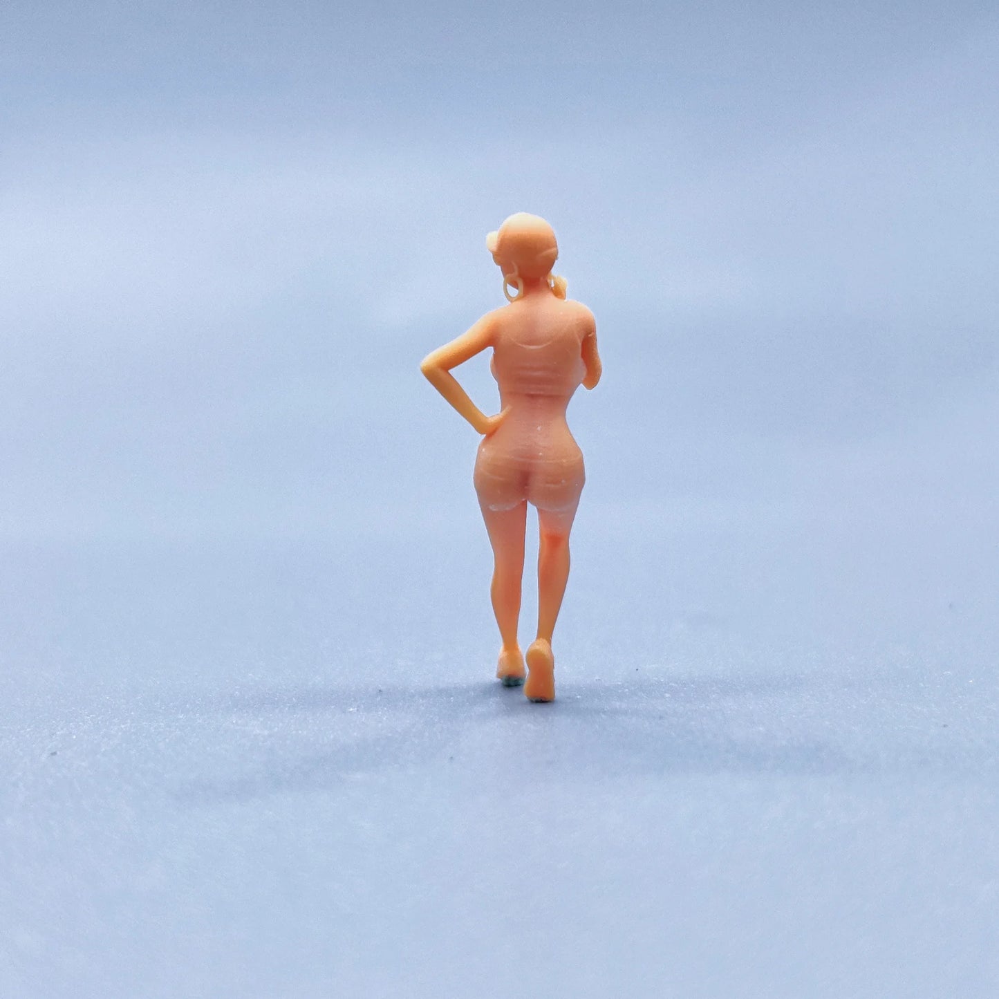 1/64 1/43 Figurines Scale Model Resin Glasses, Hats, Hot Pants, Cool Uncolored Miniatures Diorama Hand-painted T903