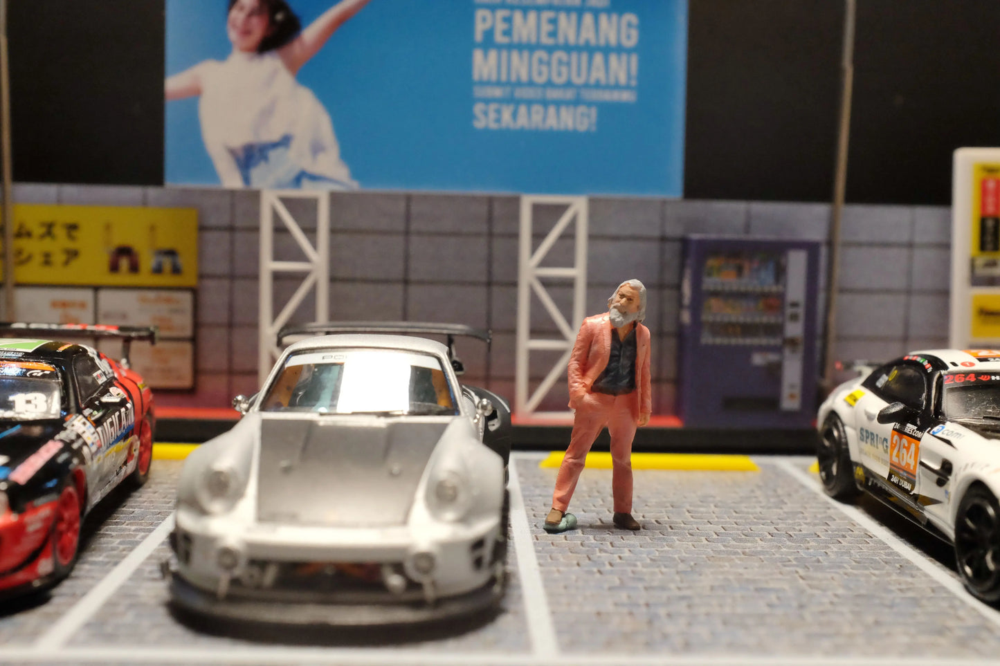 SZ Produced 1/64 Doll Bearded Uncle Car Model Doll