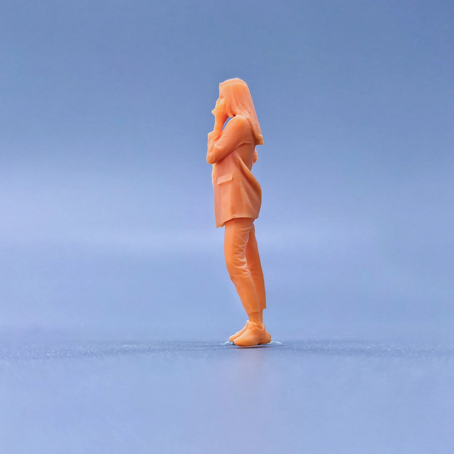 1/64 1/43 Figurines Scale Model Resin Telephone Woman Uncolored Miniatures Diorama Hand-painted L109