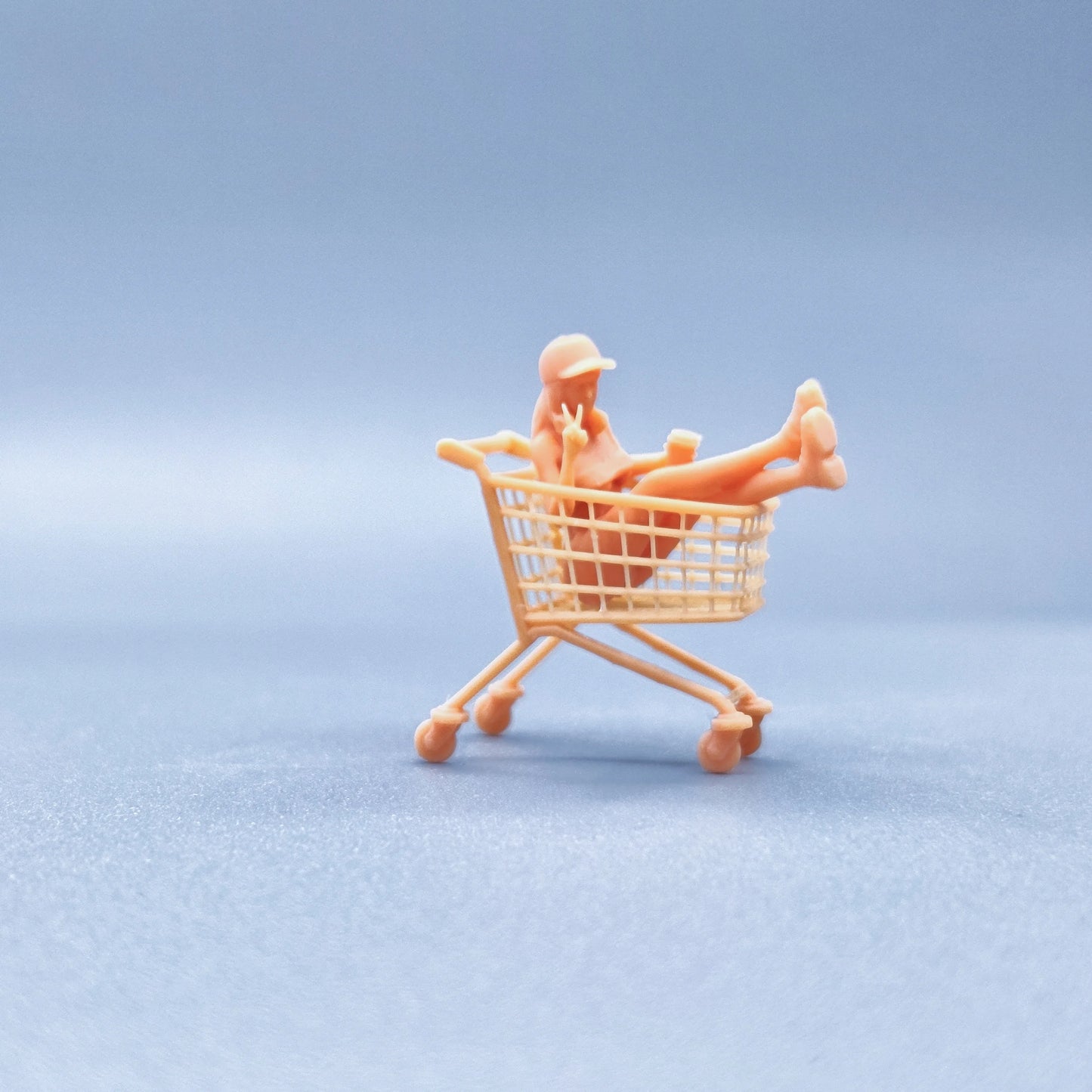 1/64 1/43 Figurines Scale Model Resin Shopping Cart Playful Yeah Girl Uncolored Miniatures Diorama Hand-painted V718
