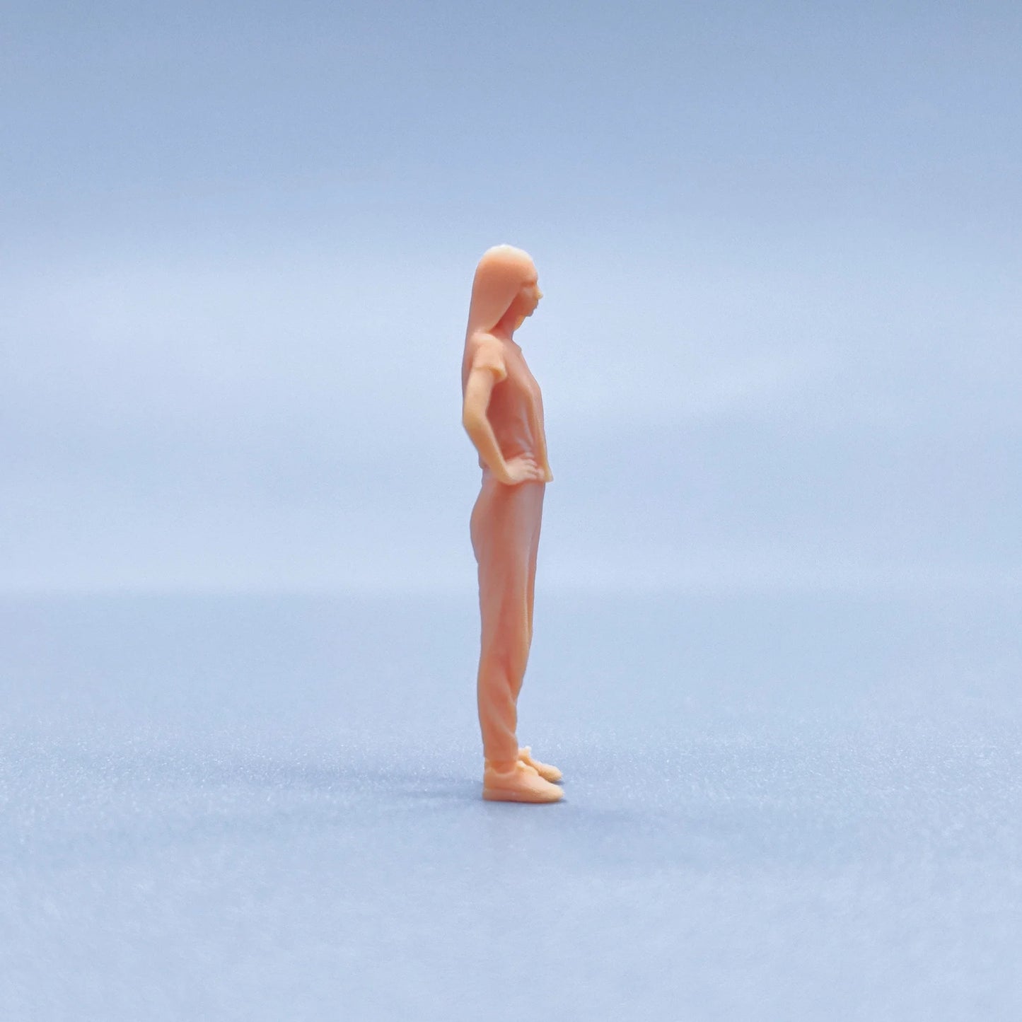 1/64 1/43 Figurines Scale Model Resin A woman standing in a polka dot nightgown Uncolored Miniatures Diorama Hand-painted V201