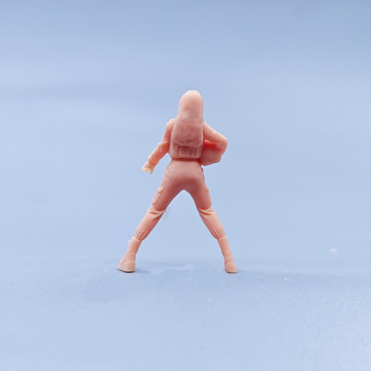 1/64 1/43 Figurines Scale Model Resin Woman Riding A Motorcycle with A Helmet Uncolored Miniatures Diorama Hand-painted D616