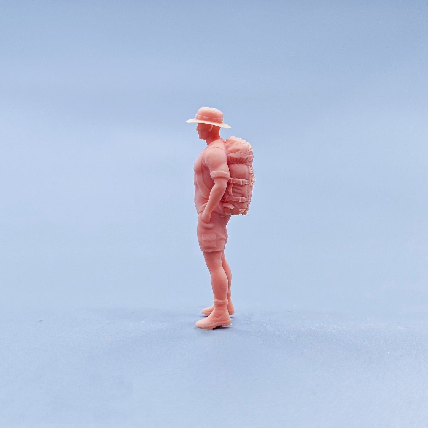 1/64 1/43 Figurines Scale Model Resin Backpack Muscle Man Uncolored Miniatures Diorama Hand-painted D736