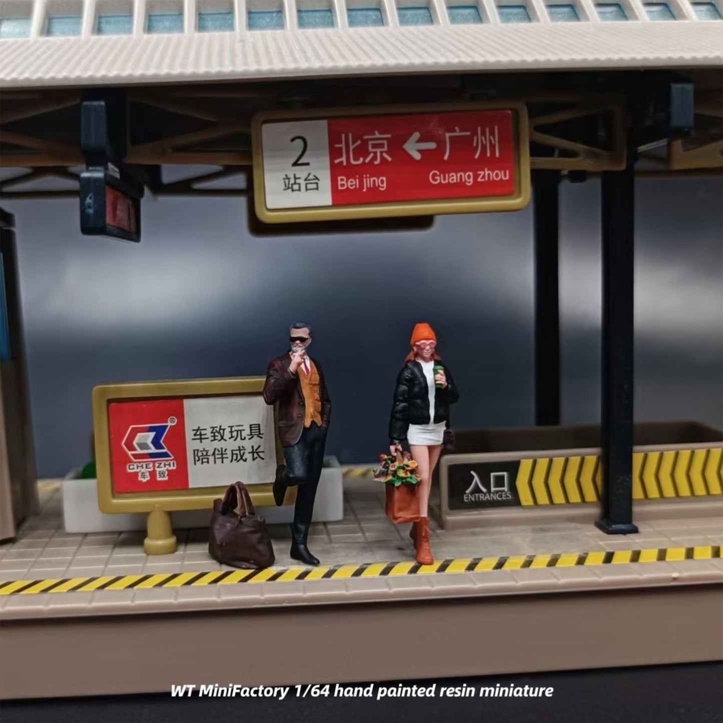 WT Minifactory 1/64 Scale Figurines Model Waiting Couple Duo Collection Miniature Hand-painted