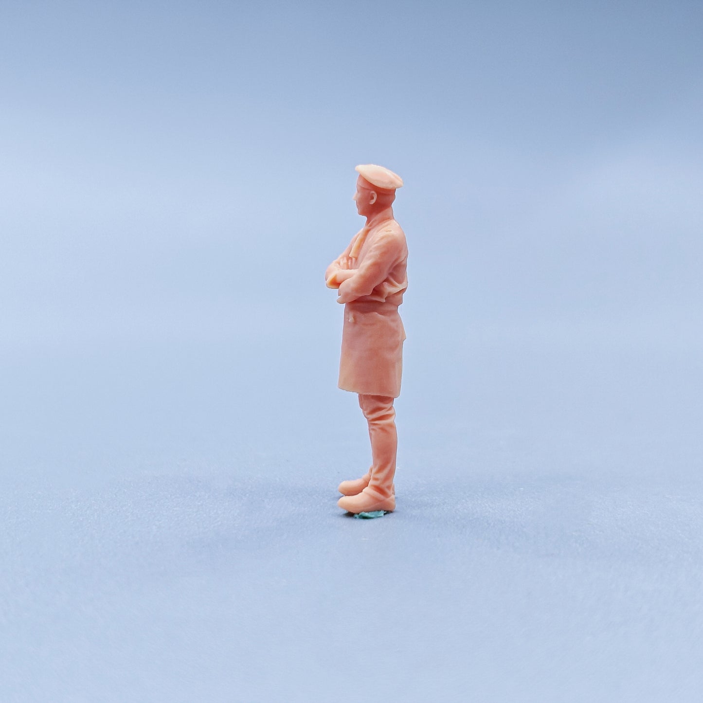 1/64 1/43 Figurines Scale Model Resin The Chef Holding His Chest with Both Hands Uncolored Miniatures Diorama Hand-painted C117