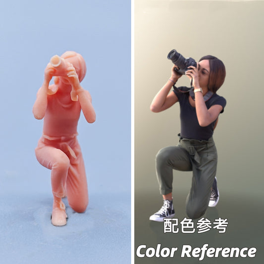 1/64 1/43 Figurines Scale Model Resin Squatting Position Taking Photos Girl Uncolored Miniatures Diorama Hand-painted D403