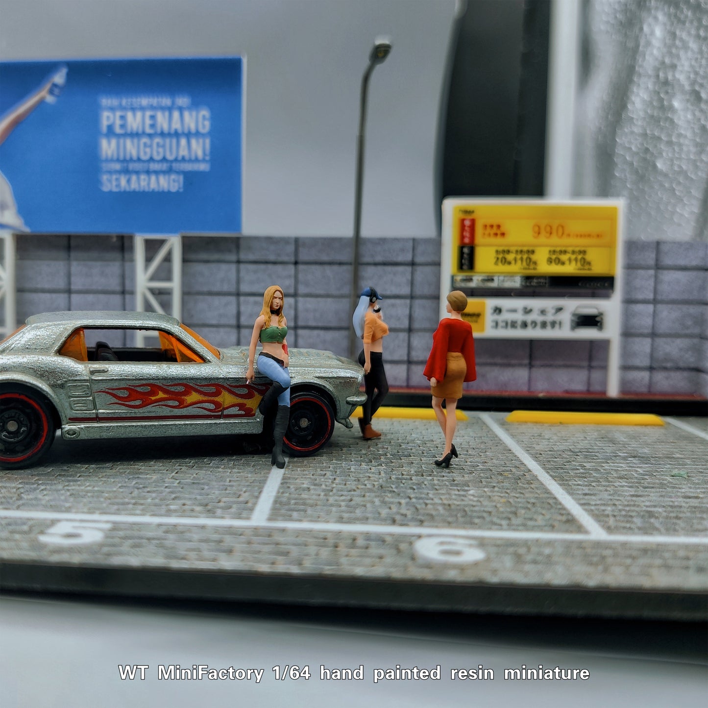 WT Minifactory 1/64 Scale Figurines Model  Beautiful Girls Waiting for The Bus Trio Collection Miniature Hand-painted