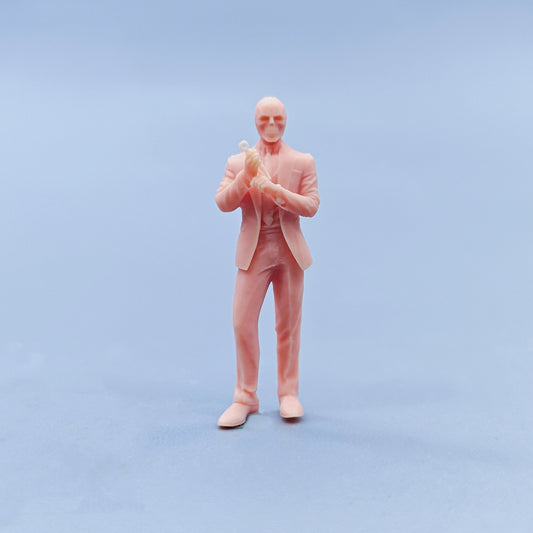 1/64 1/43 Figurines Scale Model Resin Mask Pliers Man Uncolored Miniatures Diorama Hand-painted D511