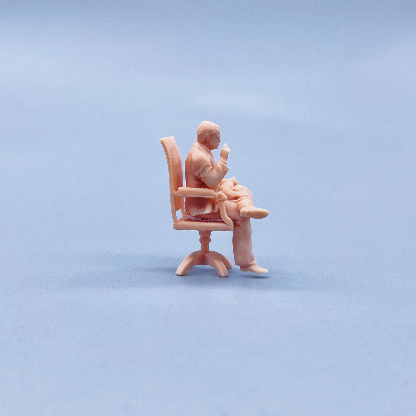 1/64 1/43 Figurines Scale Model Resin The Godfather Sitting on a Chair Uncolored Miniatures Diorama Hand-painted W434