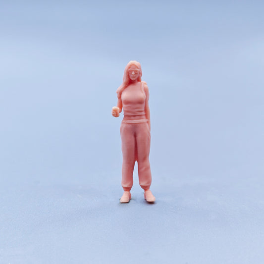 1/64 1/43 Figurines Scale Model Resin Girl with Beverage Backpack Uncolored Miniatures Diorama Hand-painted D129