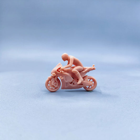 1/64 1/43 Figurines Scale Model Resin Racing Driver Riding Posture Uncolored Miniatures Diorama Hand-painted W601